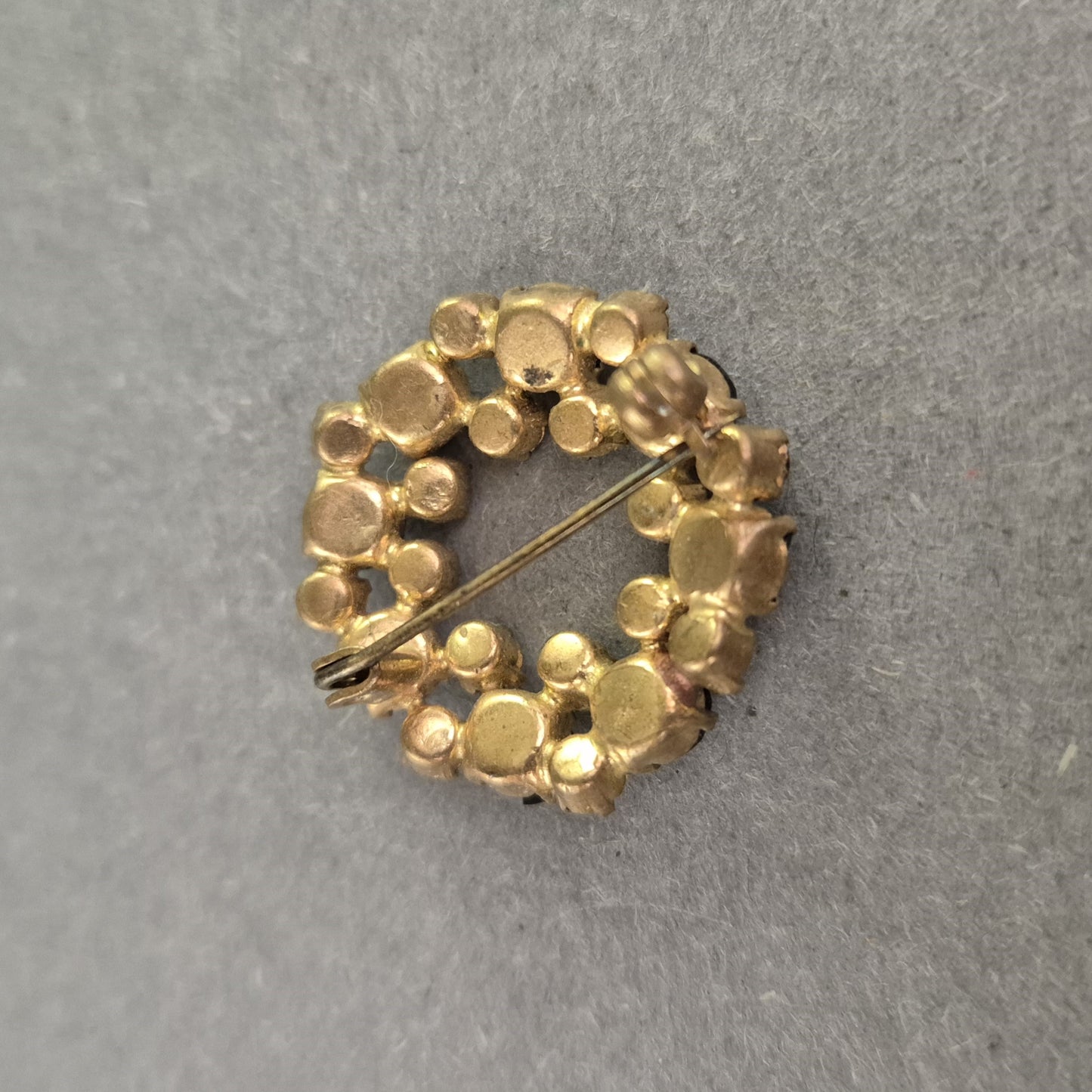 Vintage Strassbrosche im Kreisdesign – Eleganter Retro-Schmuck