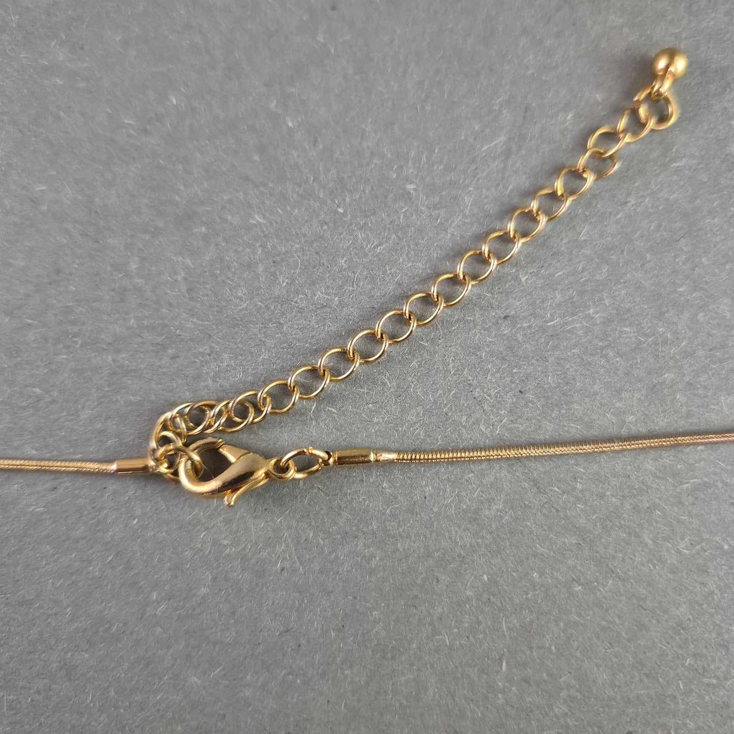Moderne Vintage-Kette mit ovalem Anhänger – Minimalistisches Design