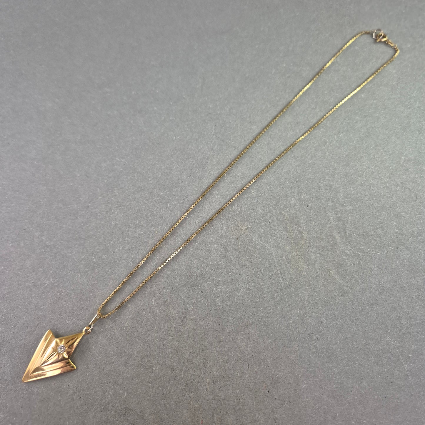 Elegante Vintage-Halskette mit Anhänger – Geometrisches Design mit Glanz