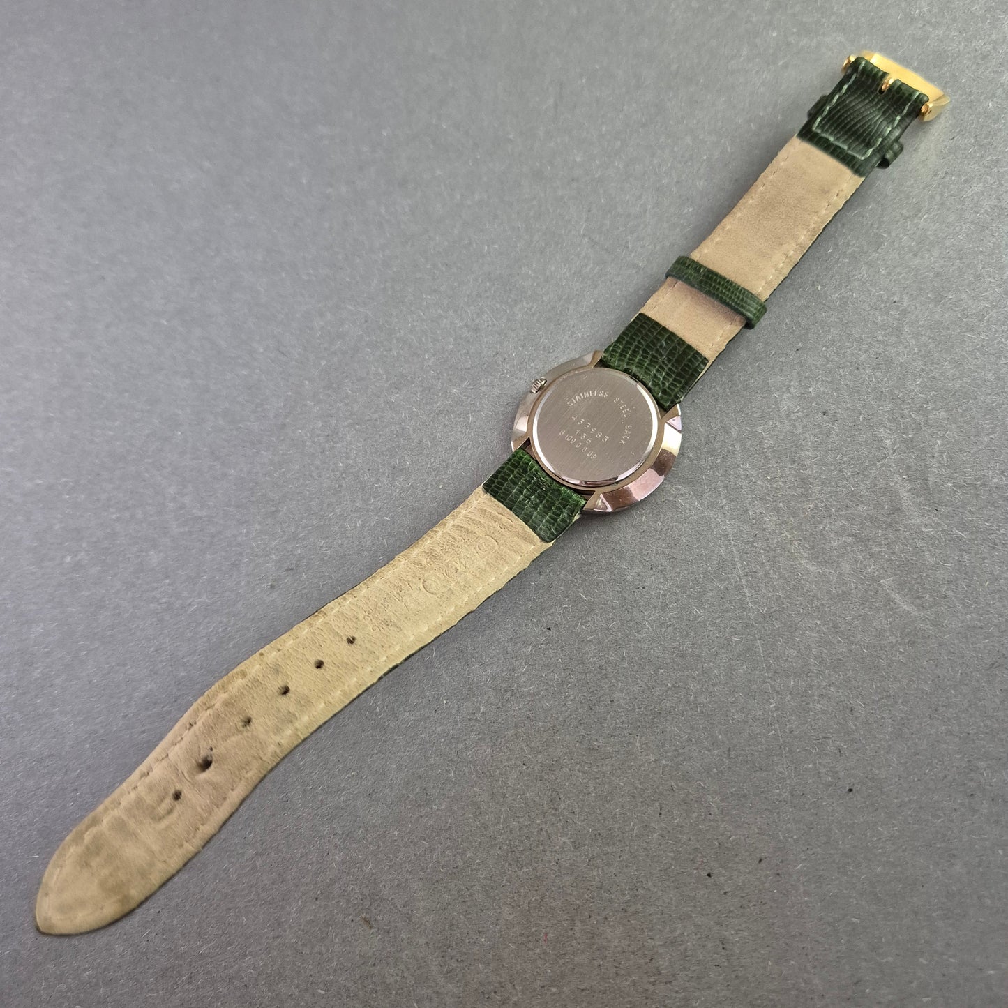 Elegante Dugena Damenarmbanduhr – Grünes Retro-Design mit Lederband