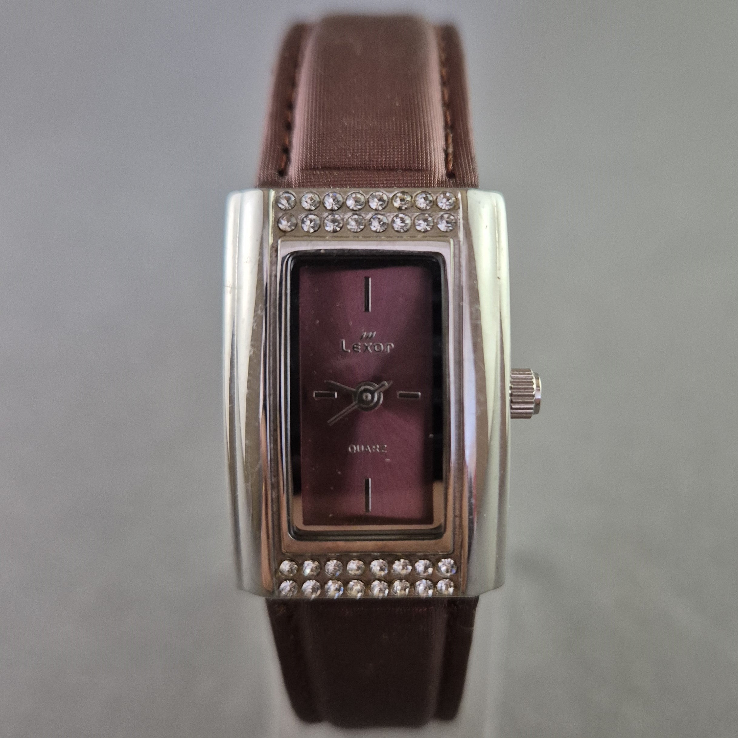 Elegante Lexor Damenarmbanduhr – Rechteckgehäuse mit