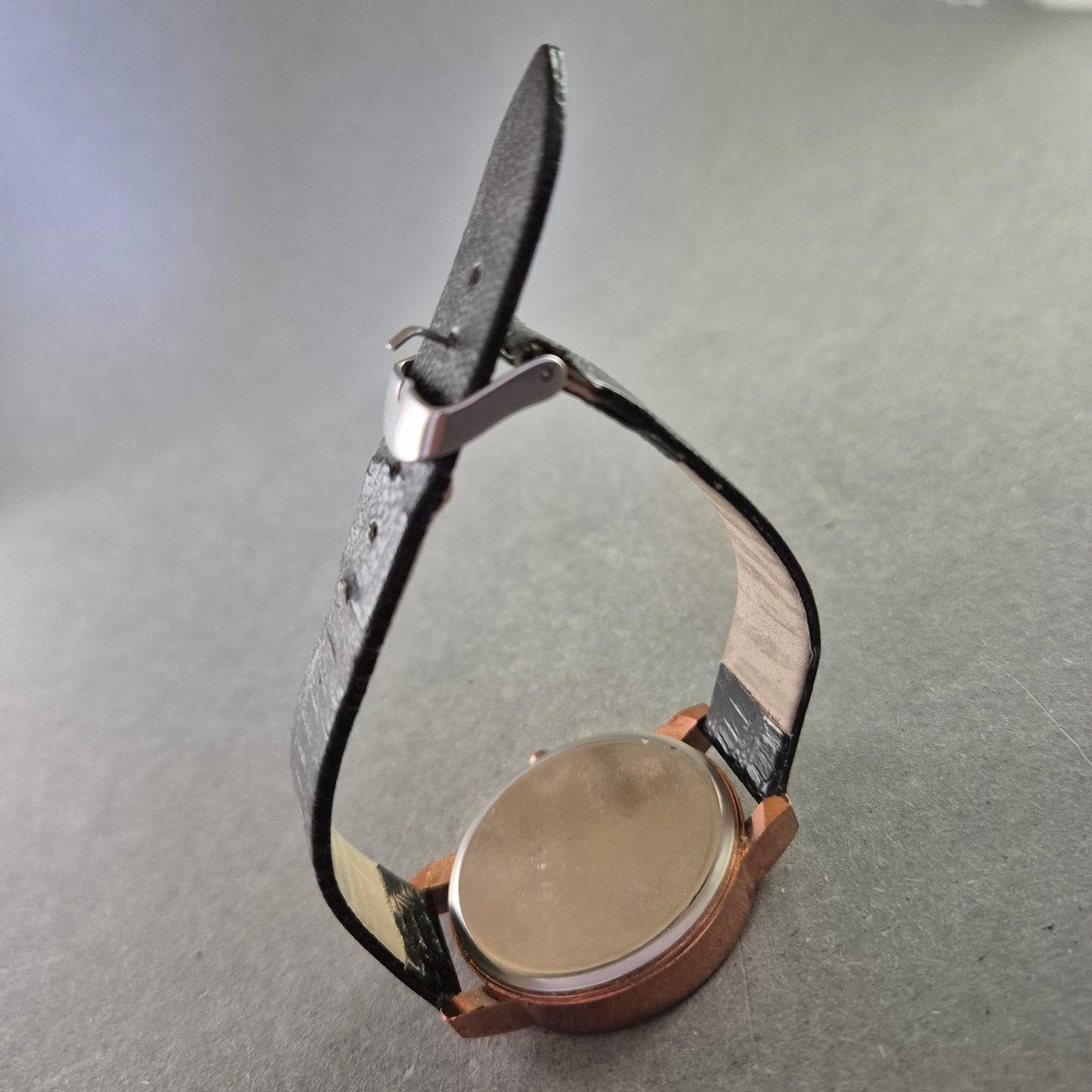 Neaki Damenarmband Uhr – Roségold mit Glitzer und Retro-Zahlen