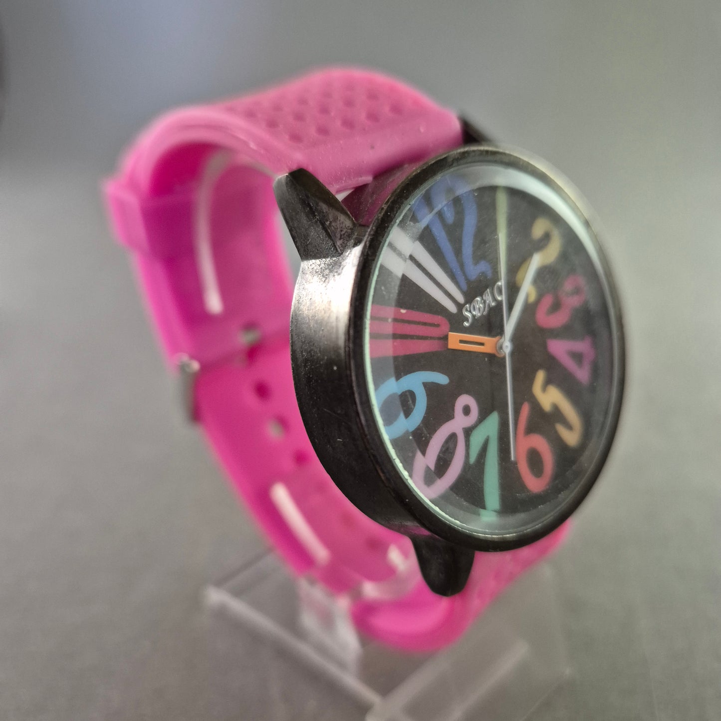 SBAO Quarz Uhr mit buntem Zifferblatt – Verspielt & auffällig in Pink