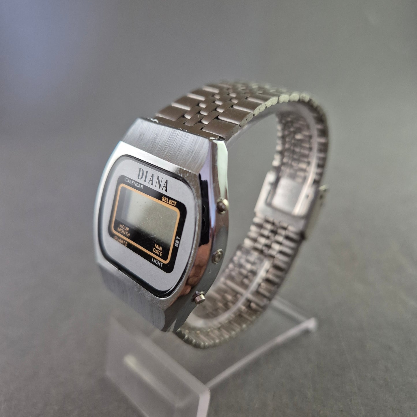 Vintage Diana Digital Quarz Uhr – Retro-Charme im Edelstahlgehäuse