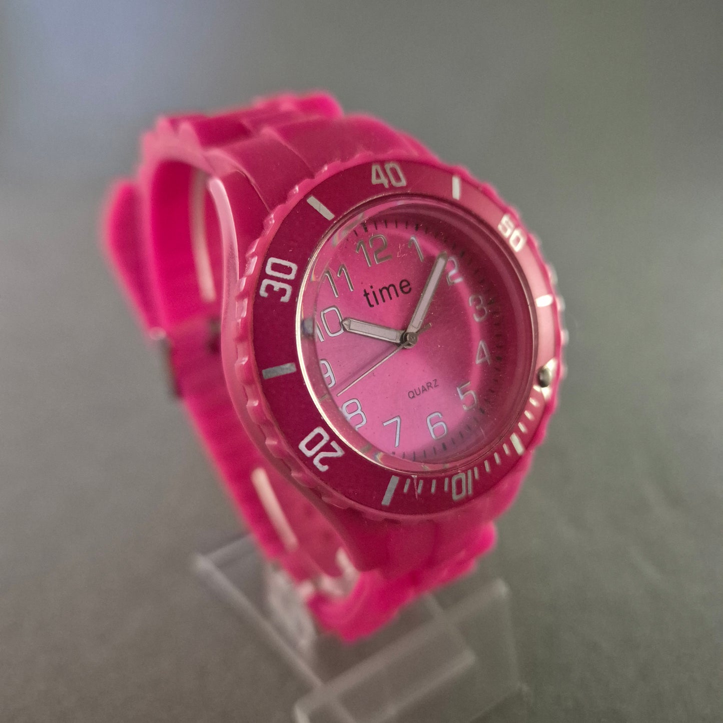 Knallige Time Unisex-Armbanduhr – Pinkes Design mit Sportlook