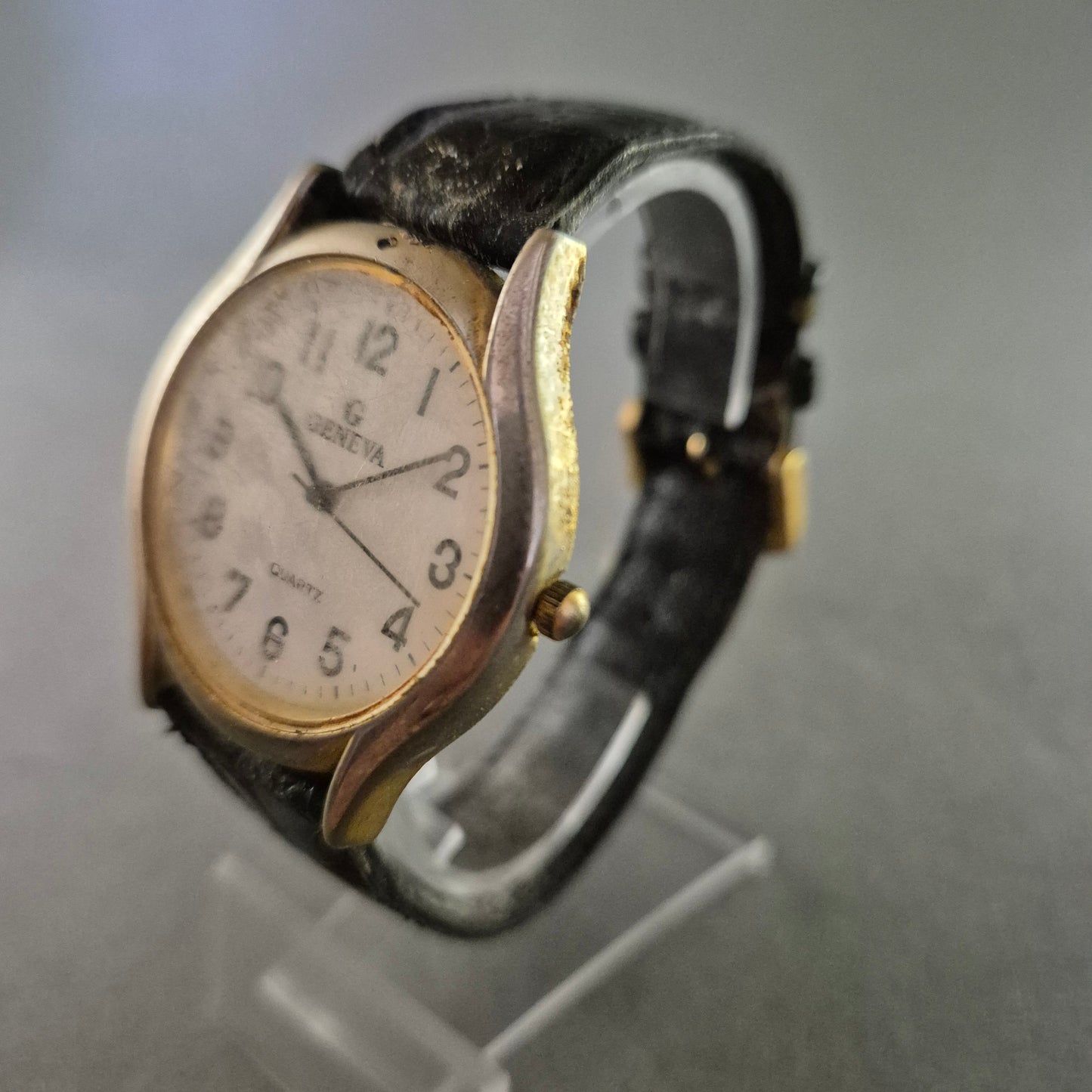 Klassische Geneva Herrenarmbanduhr – Klare Zahlen, robuster Stil