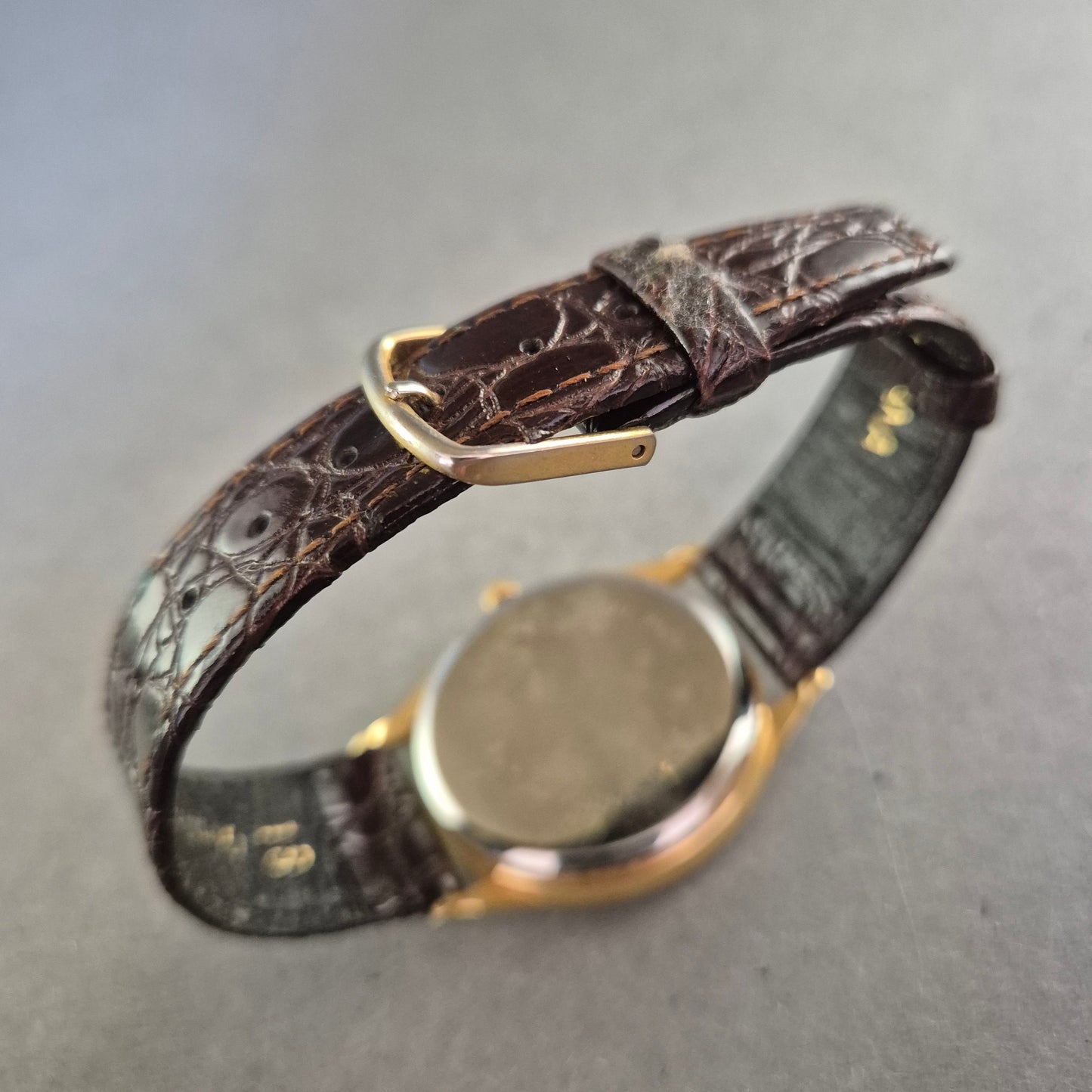 Grovana Herrenarmbanduhr – Klassisches Design mit Lederarmband