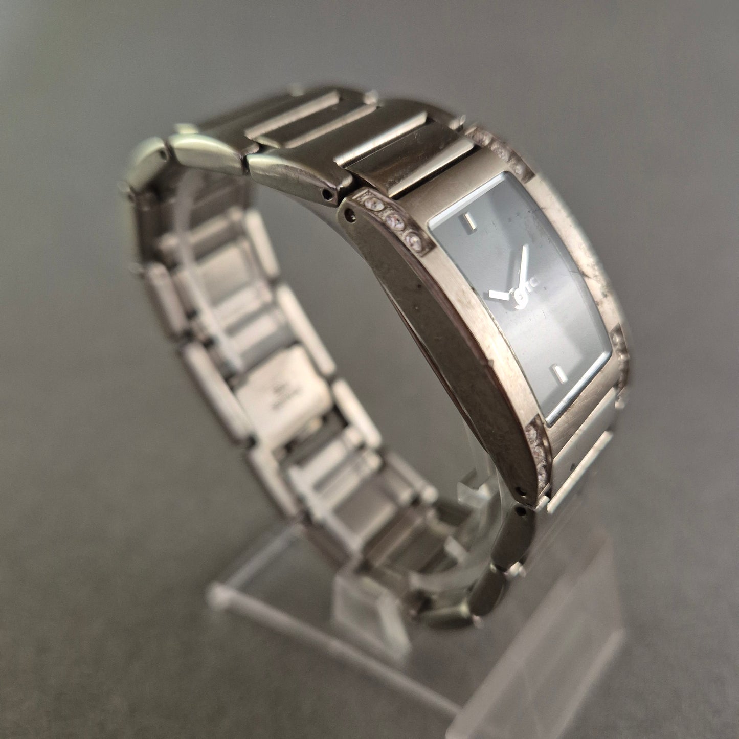 Stilvolle TCM Damenarmbanduhr – Elegant mit Kristallakzenten