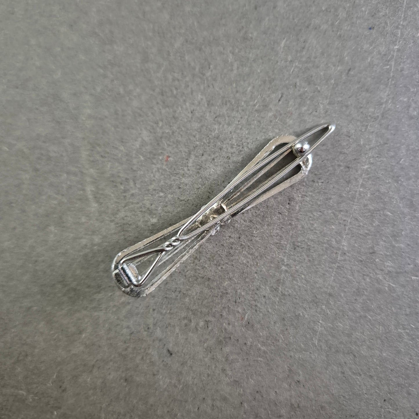 Elegante Vintage Brosche im Schleifen-Design mit Strasssteinen