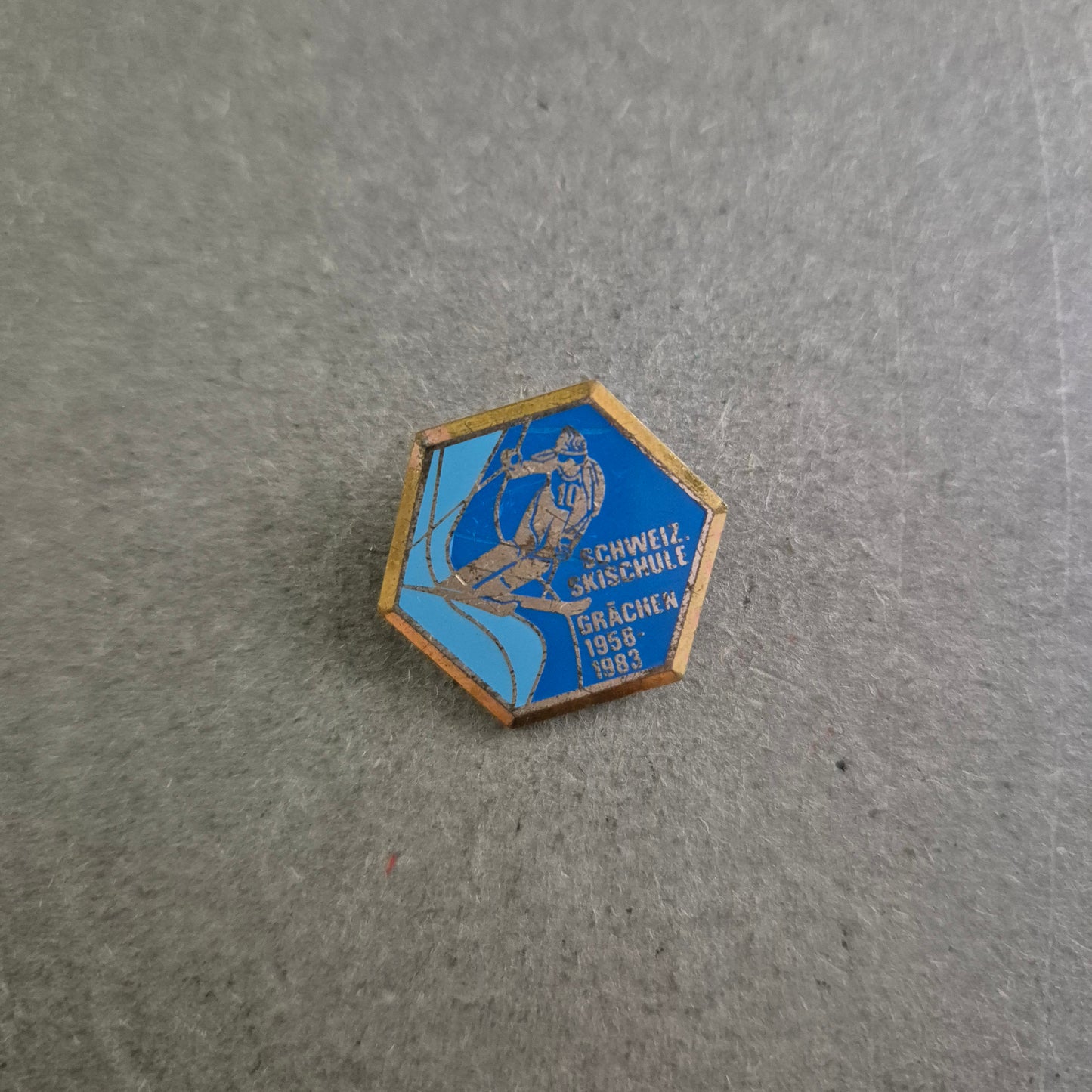 Vintage Anstecknadel – Schweiz. Skischule Grächen 1958–1983
