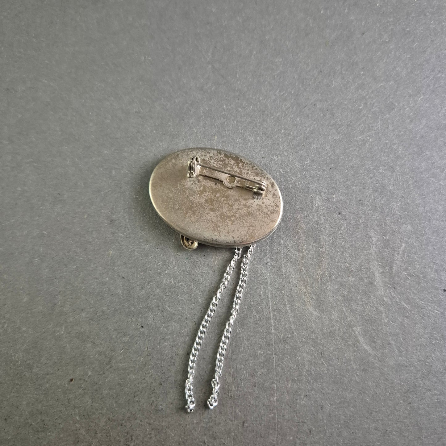 Musikalische Brosche mit Notenschlüssel – Vintage-Look mit Strassdetails