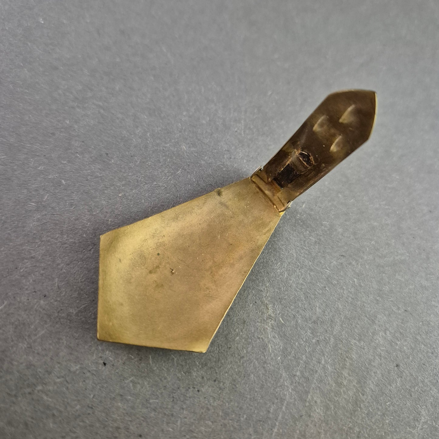 Vintage-Krawattenklammer in Messingoptik – Schlicht und maskulin