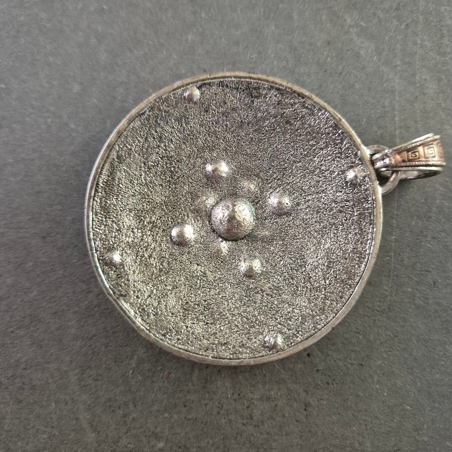 Orientalischer Anhänger mit rosa Strass – Mandala-Design in Antikoptik