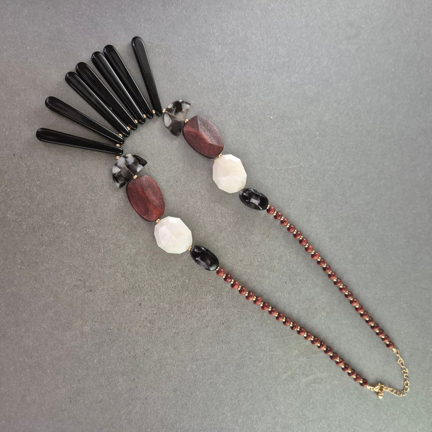 Statement-Halskette mit Holz-, Acryl- und Perlenelementen – Boho-Style