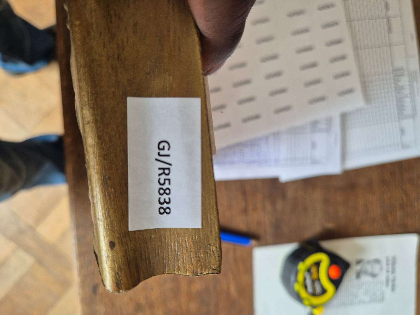 Europäische Schule (XX) Ölgemälde Winterabend am Bach mit Haus 25x31cm