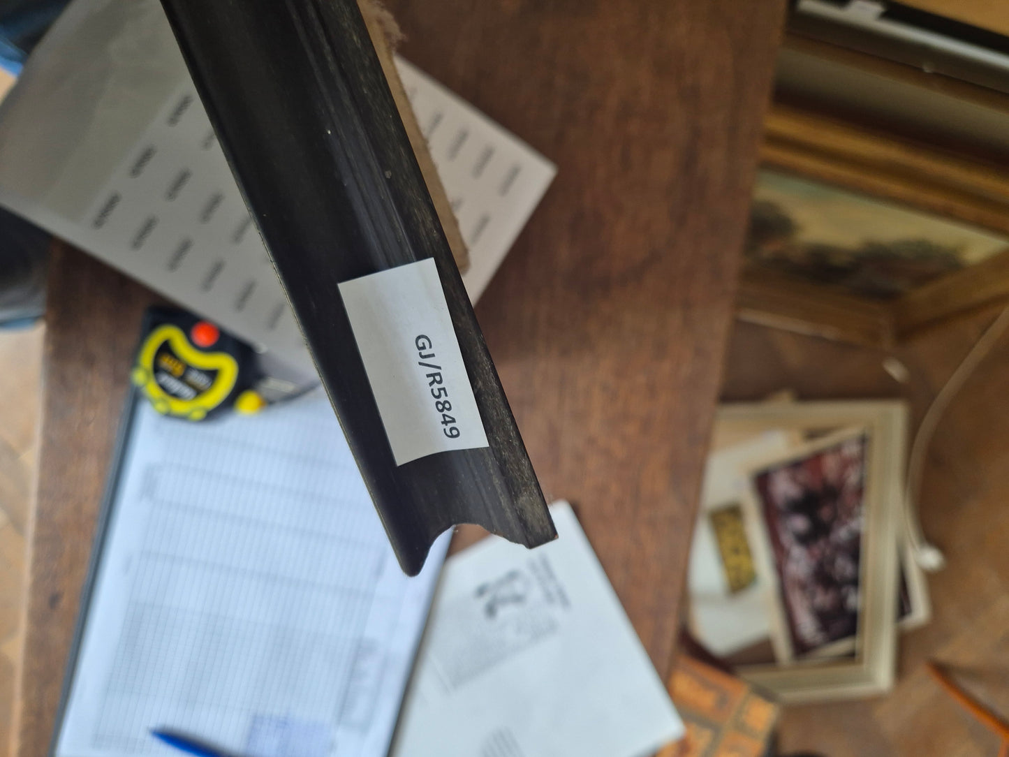 Ölgemälde Winterlandschaft Dorfszene mit Schlittschuhläufern Handsigniert