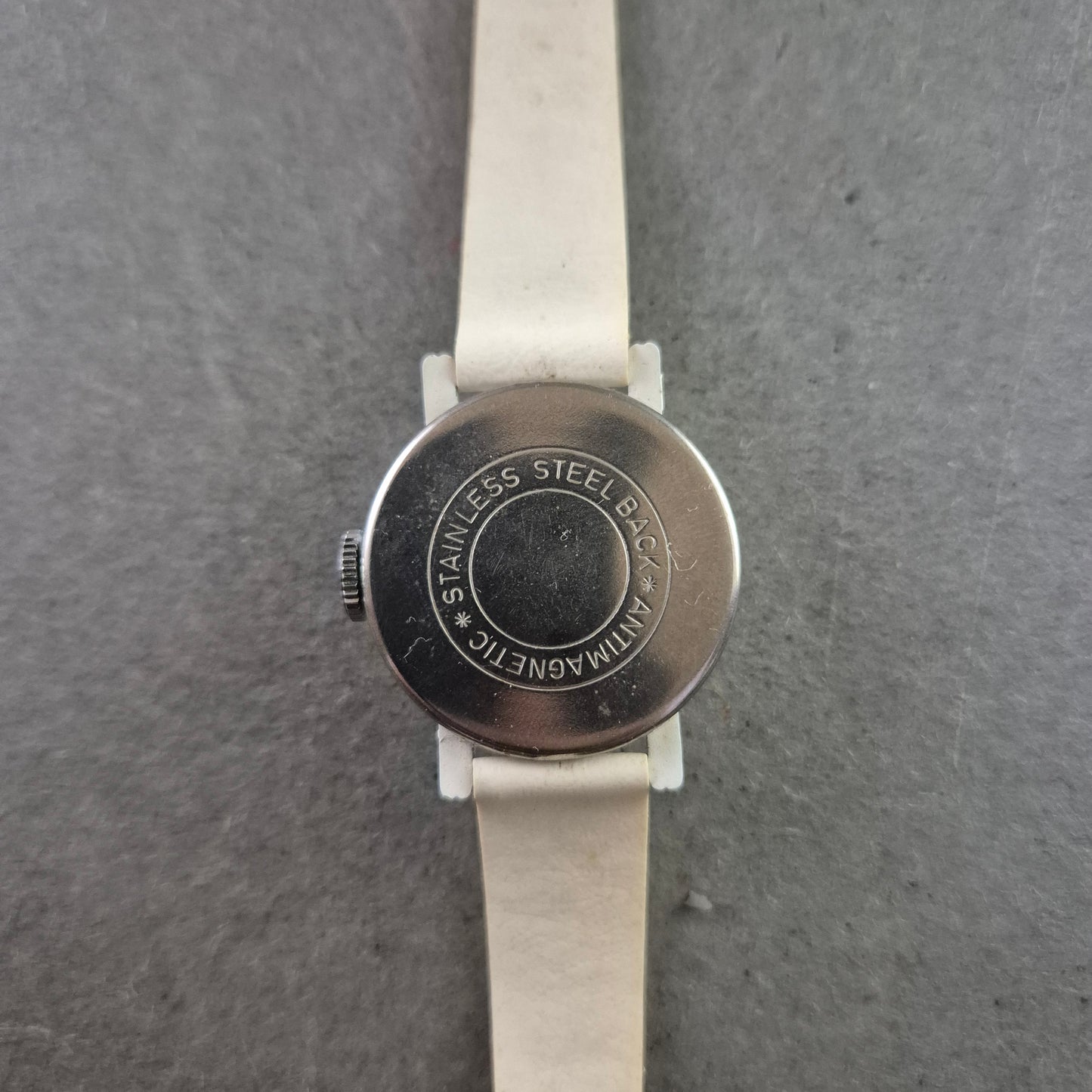 Vintage Anker Damenarmbanduhr – Zartes Rosé für stilvolle Akzente