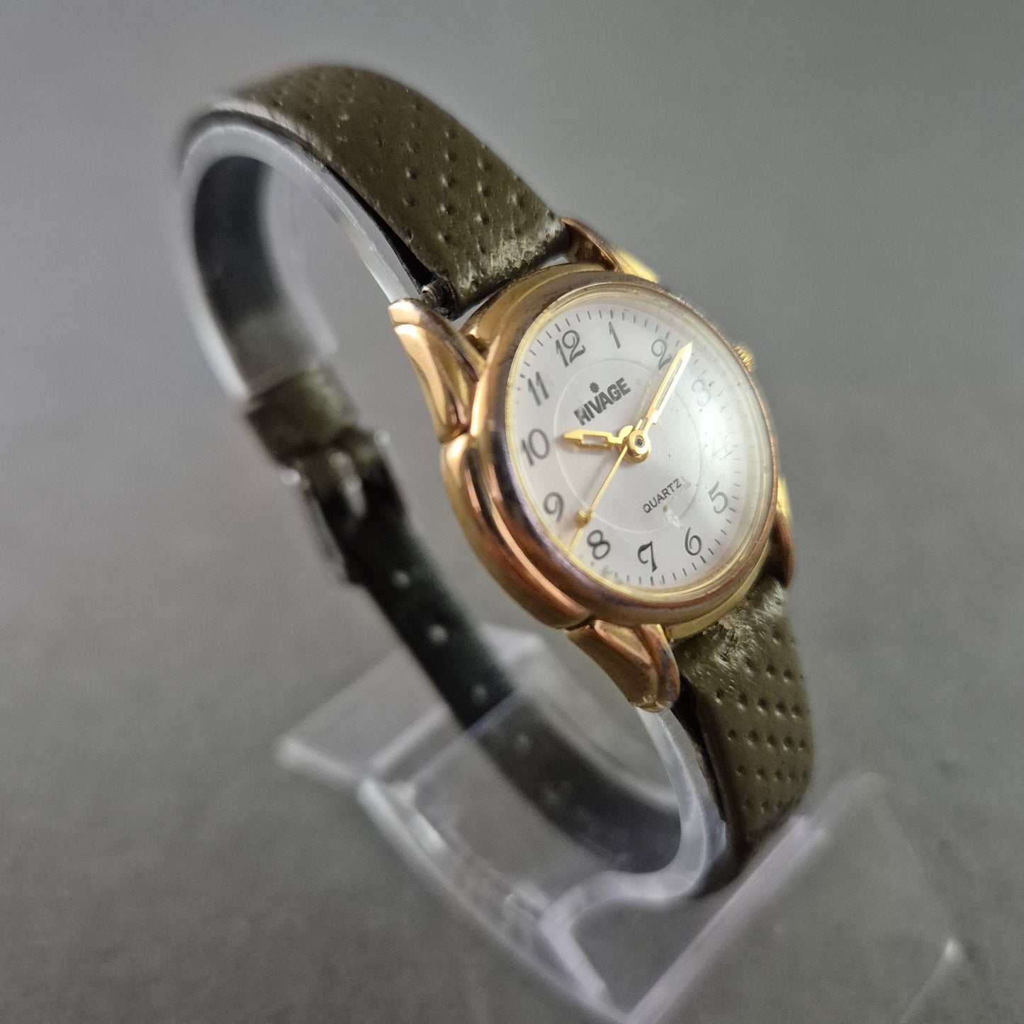 Klassische Damenarmbanduhr von Rivage – Eleganz in Goldoptik
