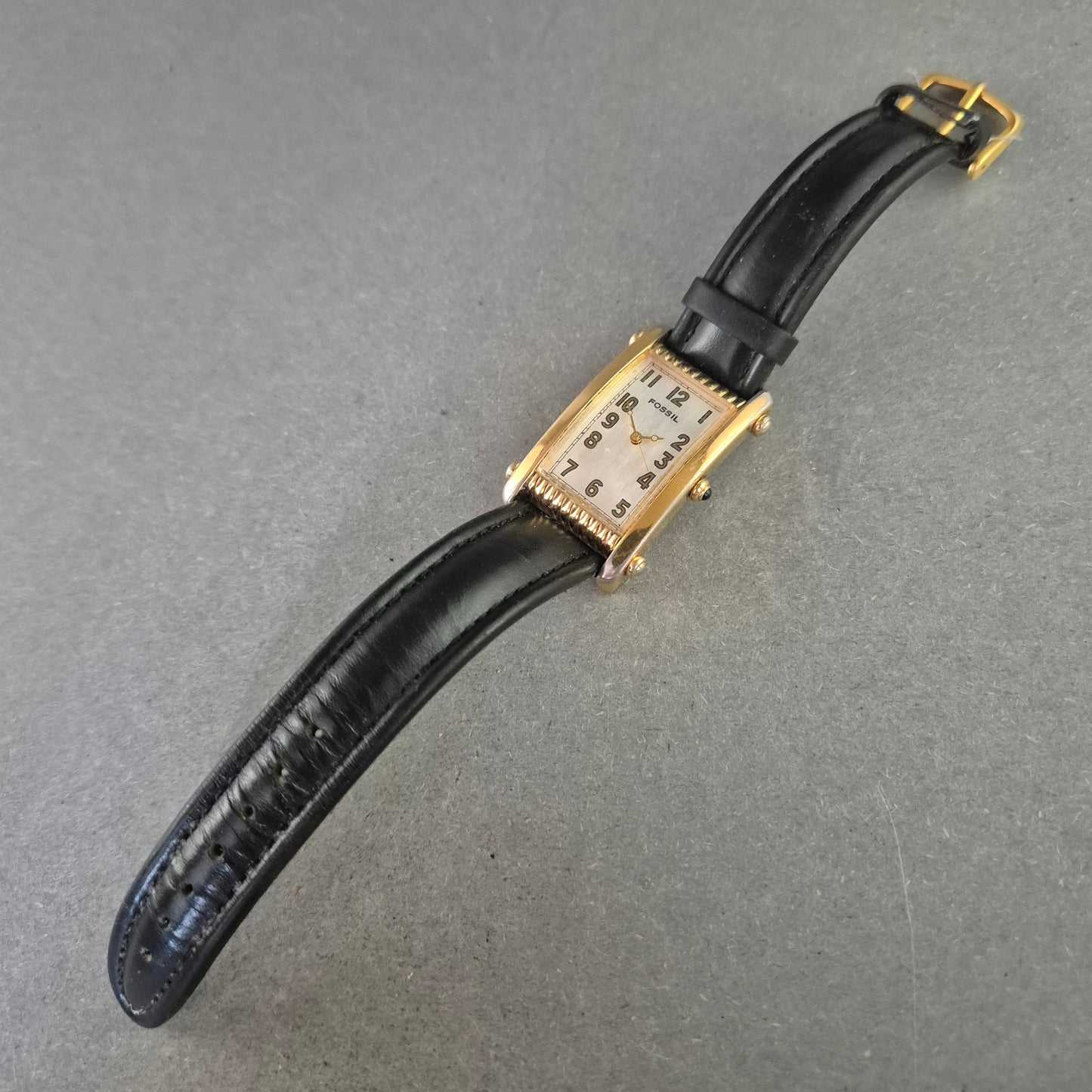 Fossil Damenarmband Uhr – Rechteckiges Gehäuse im Vintage-Stil