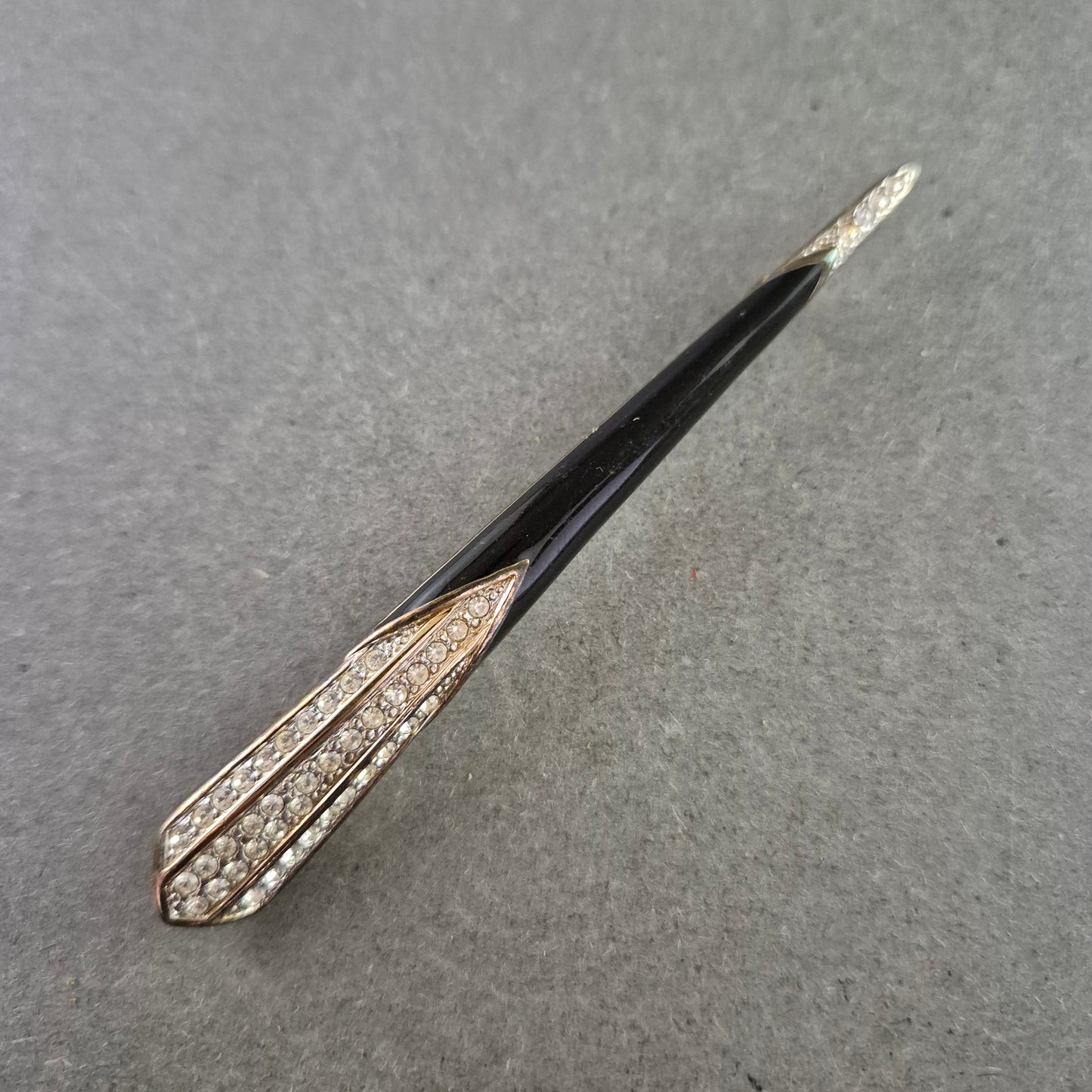 Elegante Vintage-Brosche in Federform – Zeitloser Stil mit Kristallen