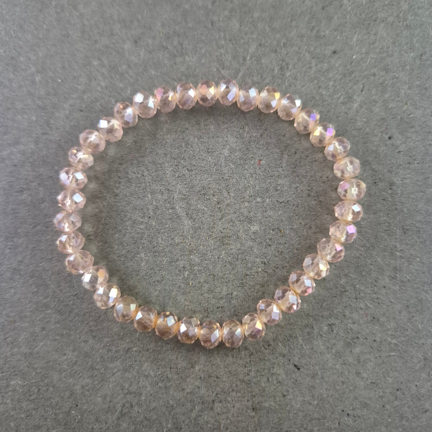 Elegantes Glasperlenarmband – Zart schimmerndes Accessoire