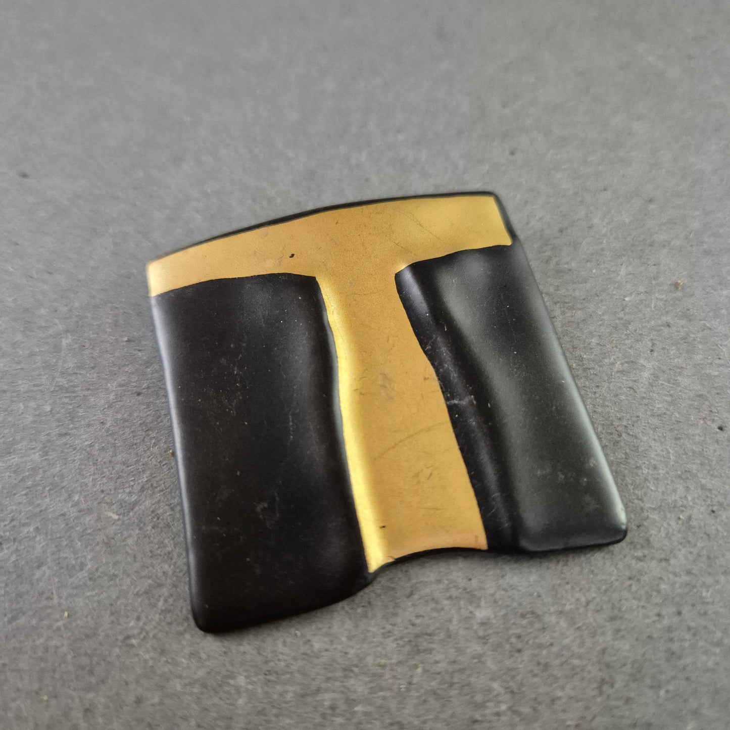 Vintage Brosche im geometrischen Design – Schwarz-Gold Akzentstück