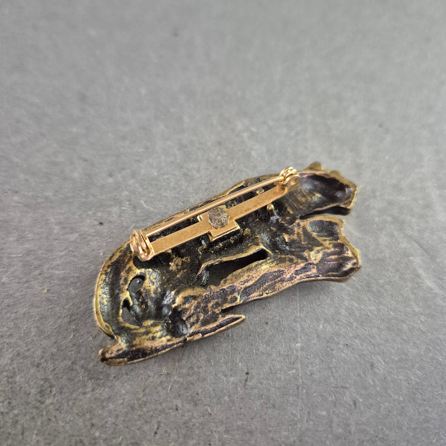 Vintage-Tierbrosche mit Raubkatze – Antik anmutender Look