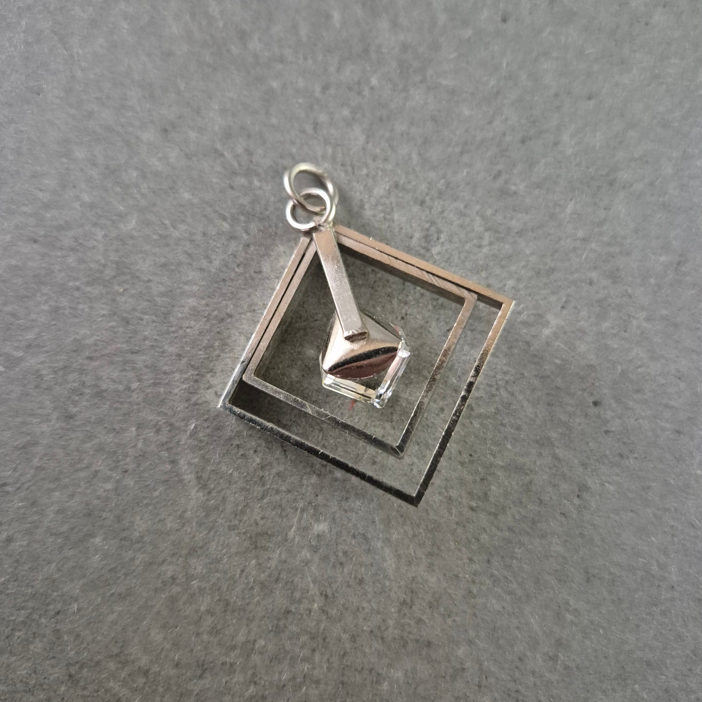 Vintage Anhänger Geometrisch – Silberfarben m. Irisierendem Kristall