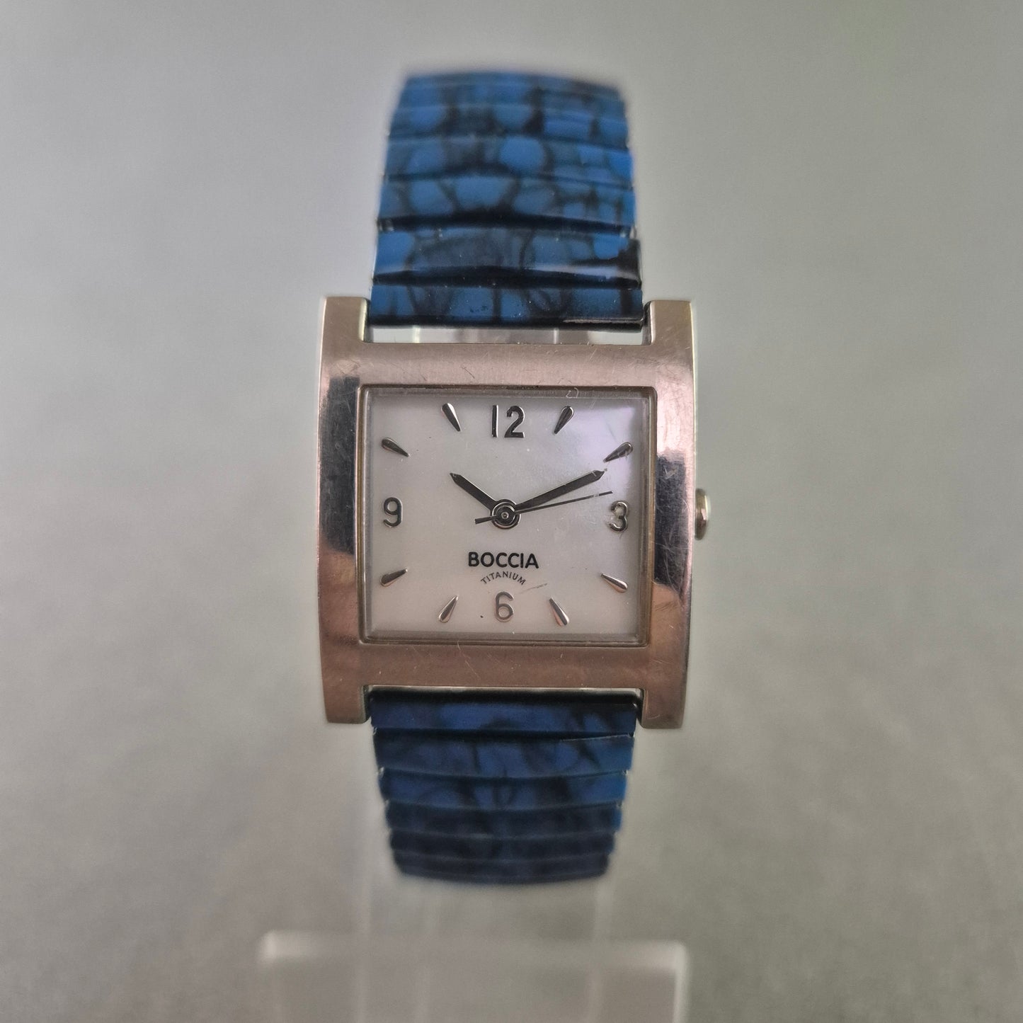 Boccia Damen Uhr aus Titan – Kompakt & modern mit blauem Armband