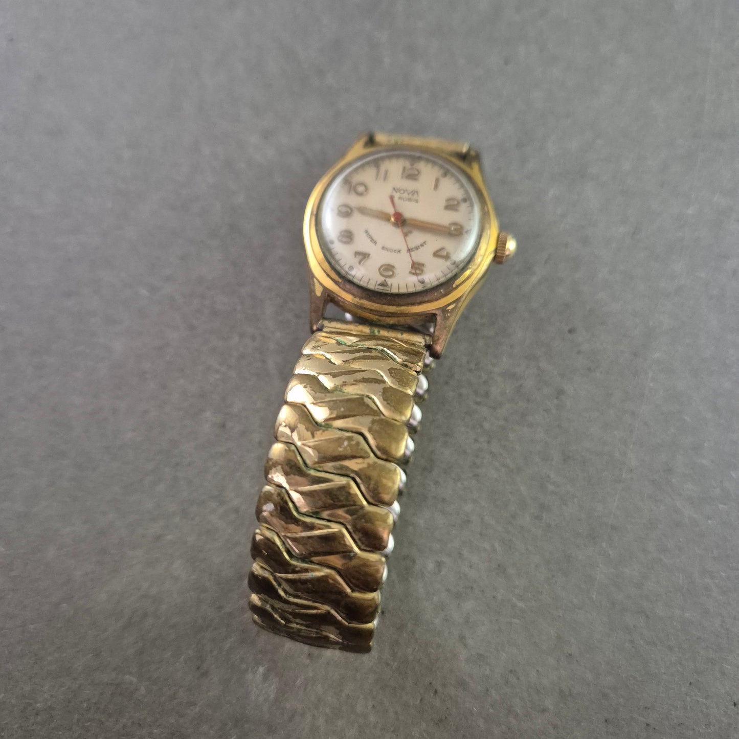 Vintage Nova Herren Uhr – 17 Rubis Handaufzug mit Retro-Charme