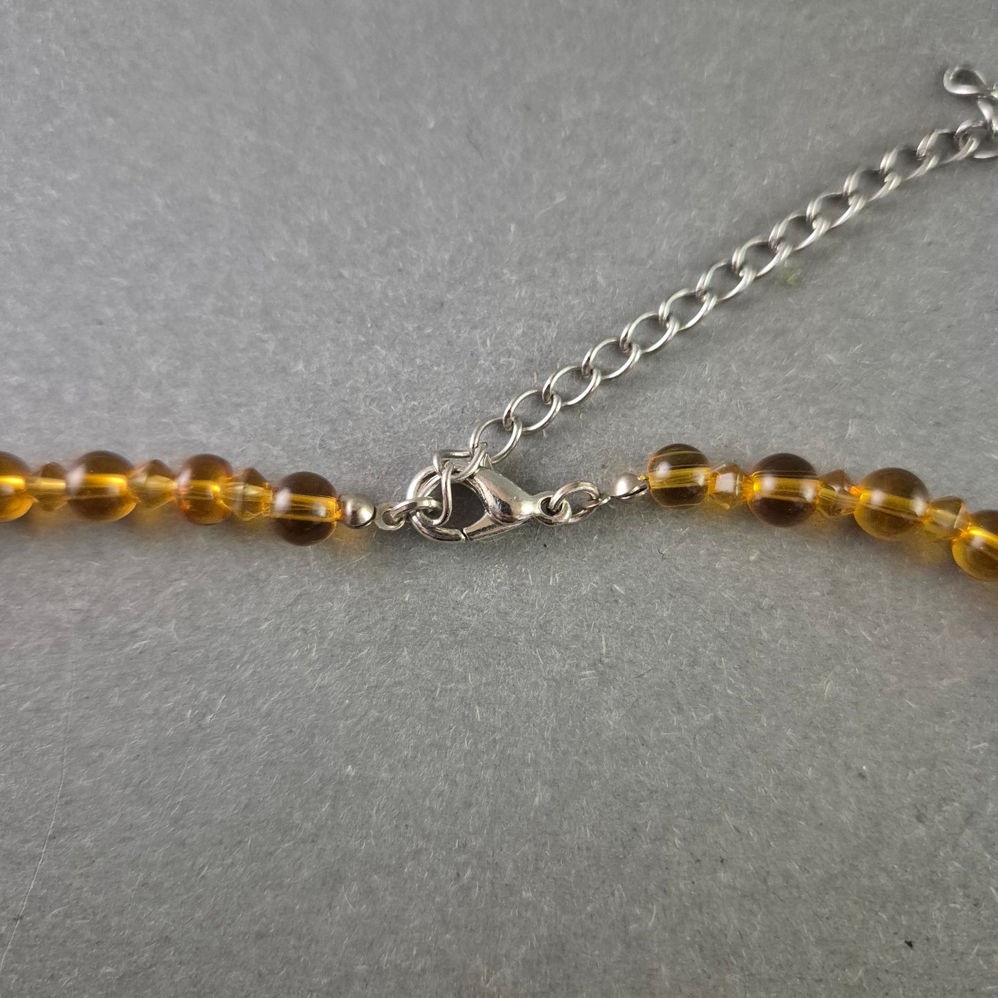 Herzanhänger Glas Halskette – Bunter Mix mit goldgelbem Akzent