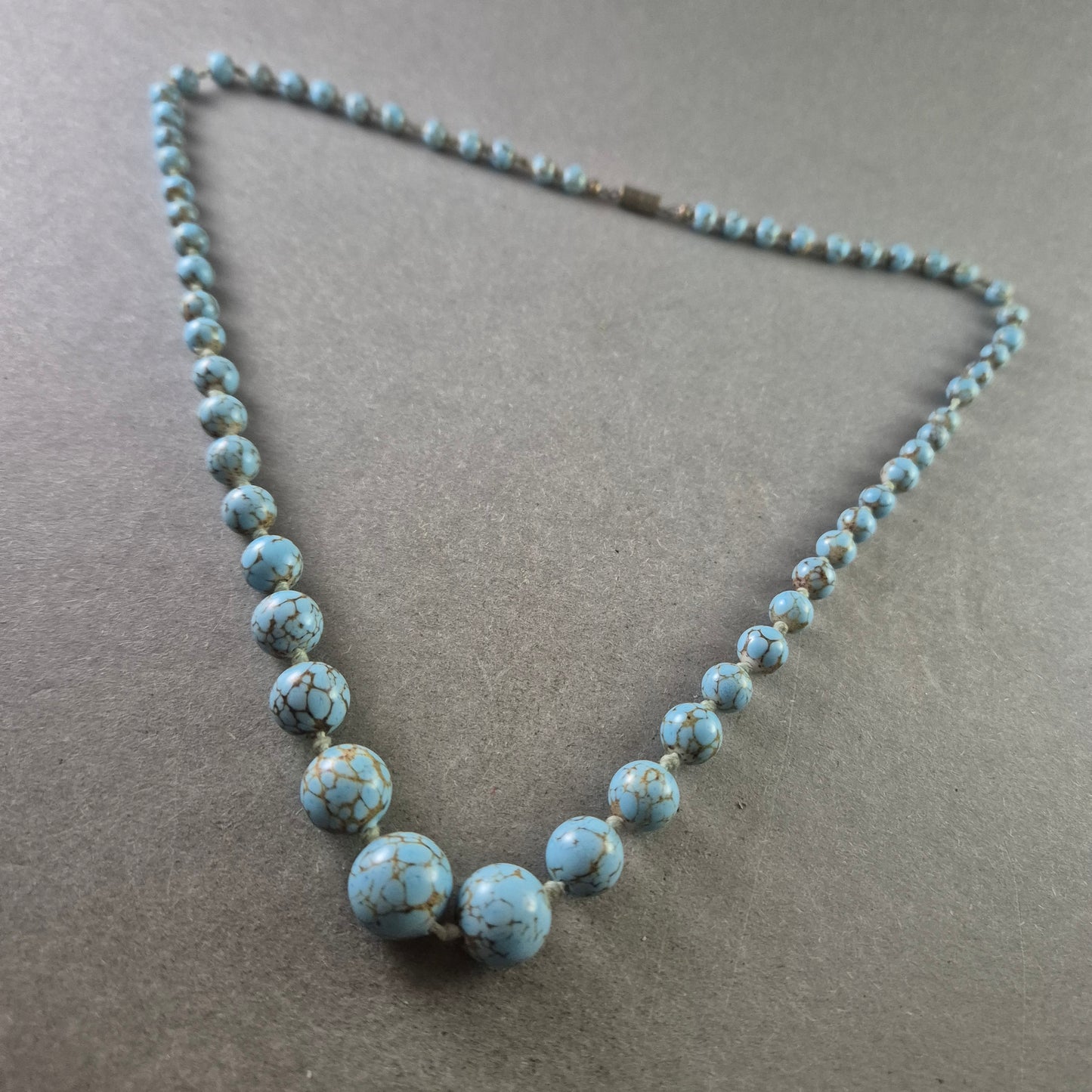 Elegante Türkis Halskette – Natürlicher Look mit auffälligem Farbspiel