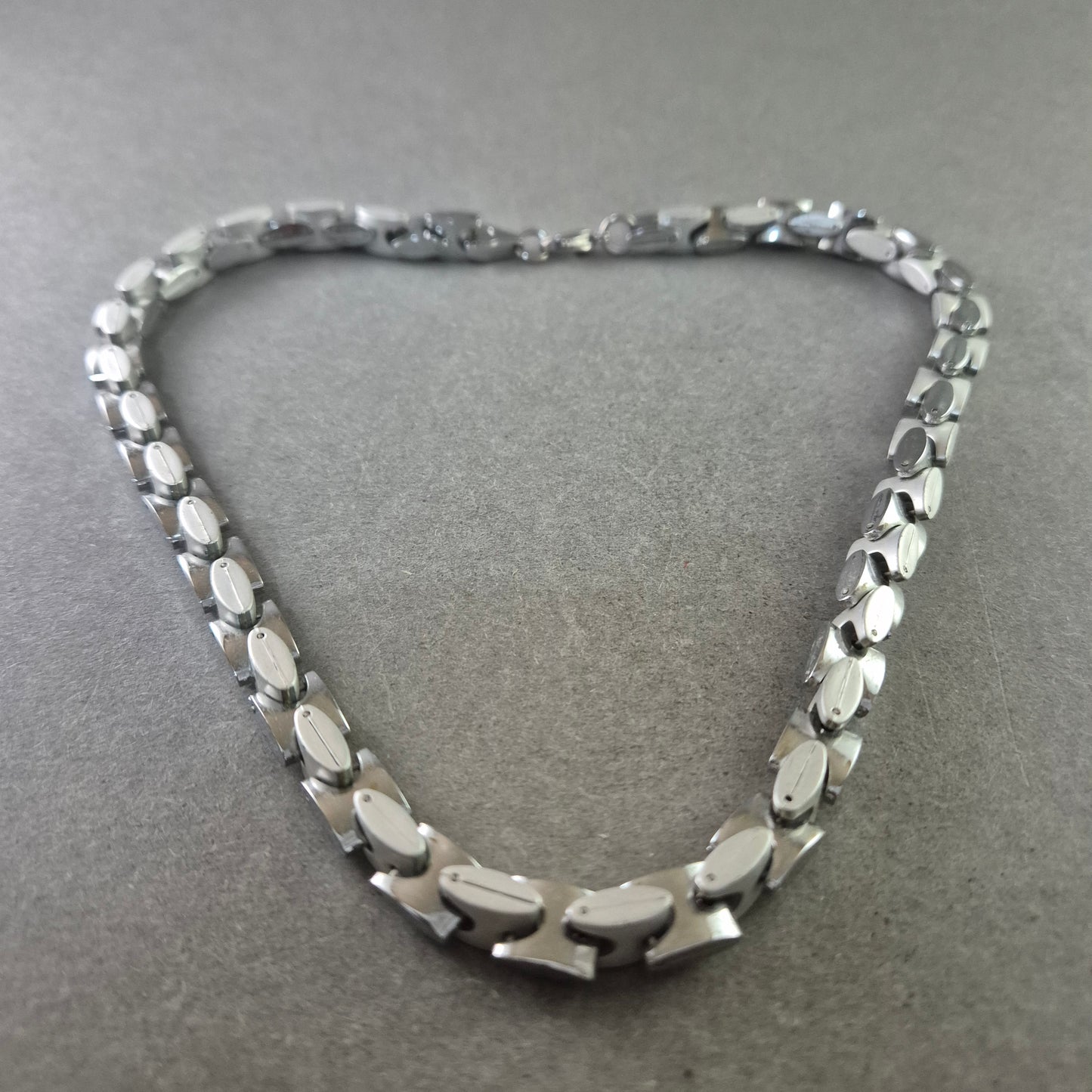 Massive Edelstahl Halskette – Robustes Design mit Gliederstruktur