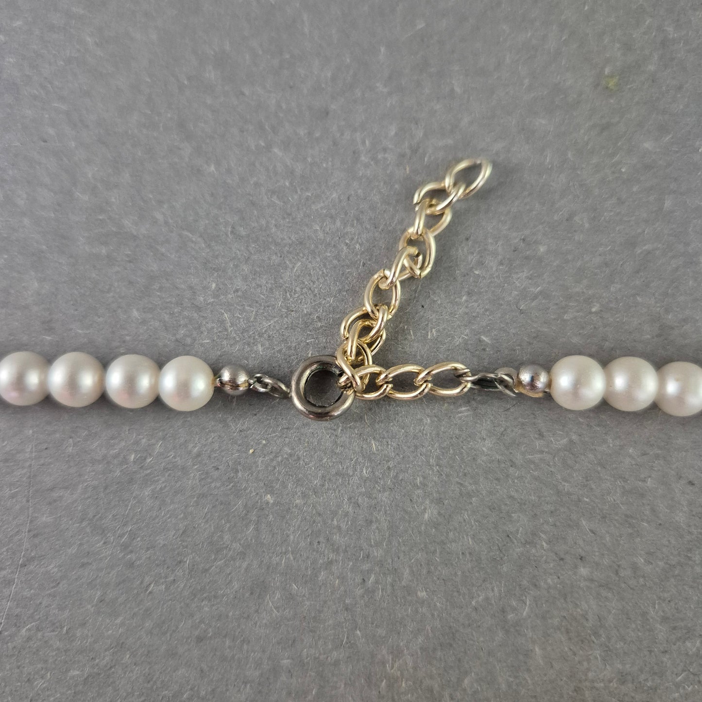 Perlen Halskette mit großem Anhänger – Eleganz trifft Moderne