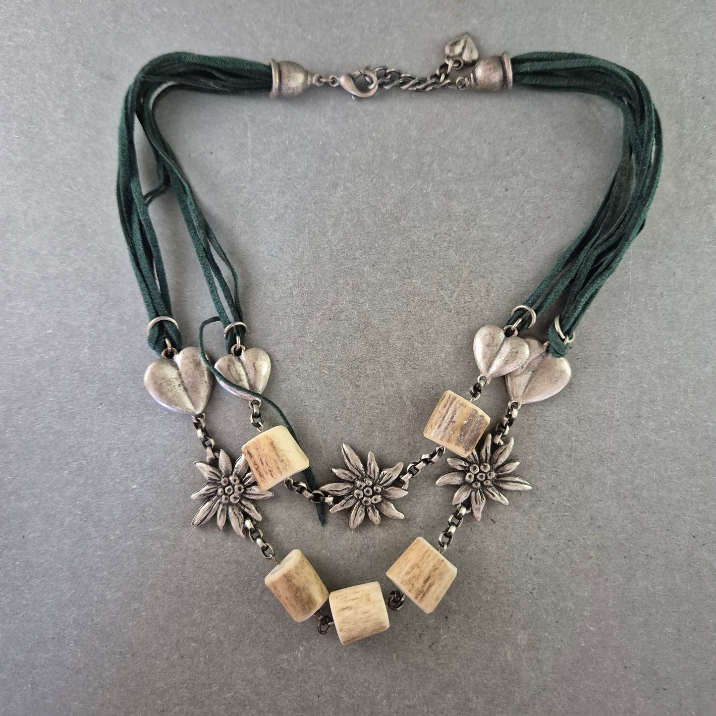 Alpenländische Trachten Halskette – Hirschhorn & Edelweiß Akzente