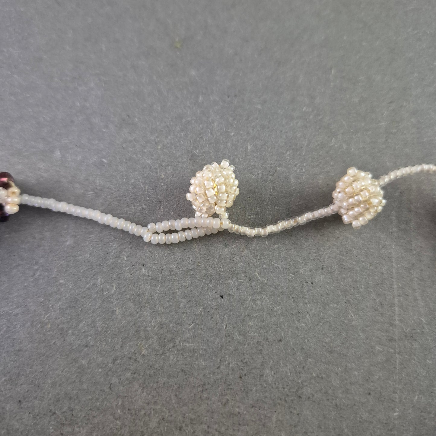 Zarte Perlen Halskette im geflochtenen Design