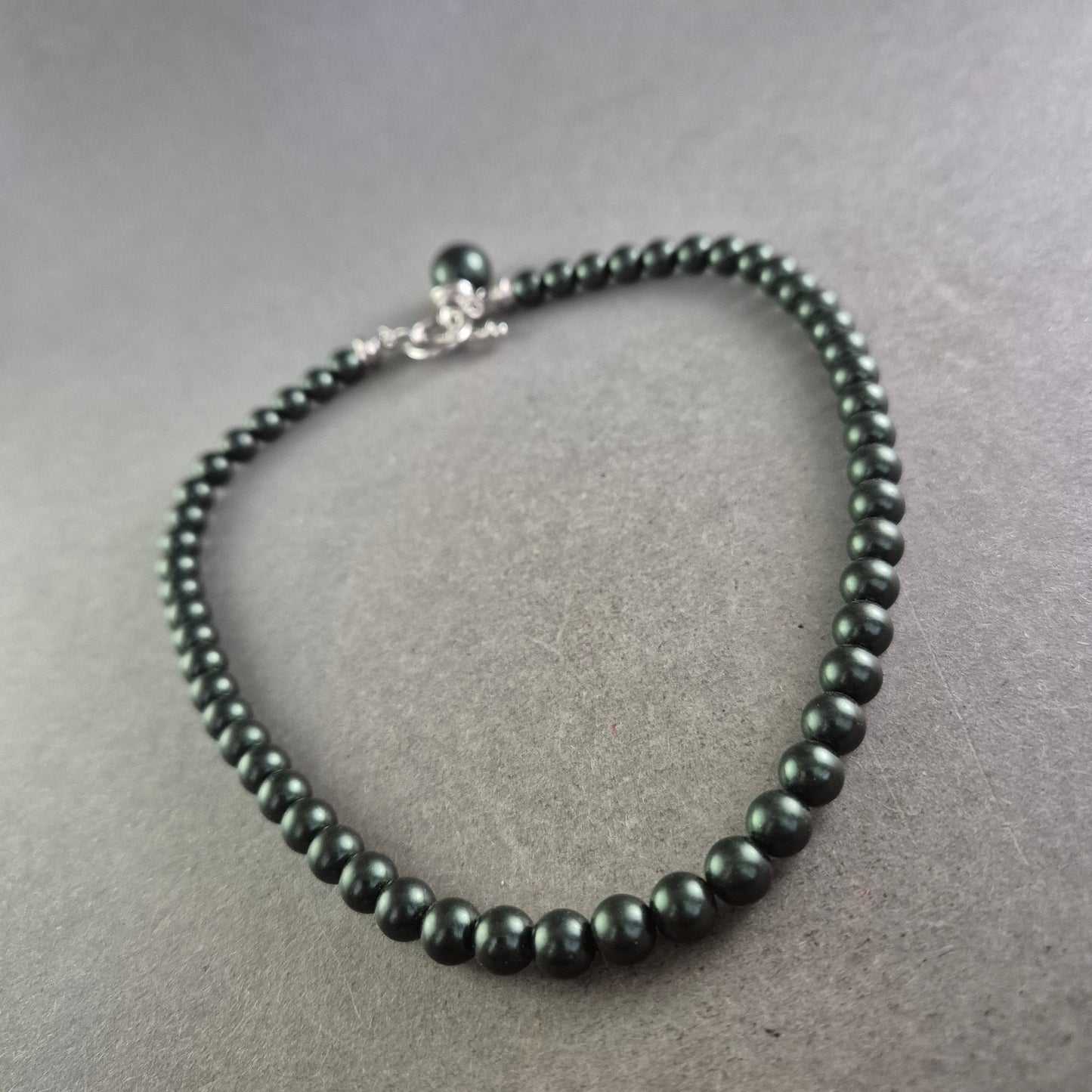 Schwarze Perlen Halskette – Klassisch und dezent mit Glanzfinish