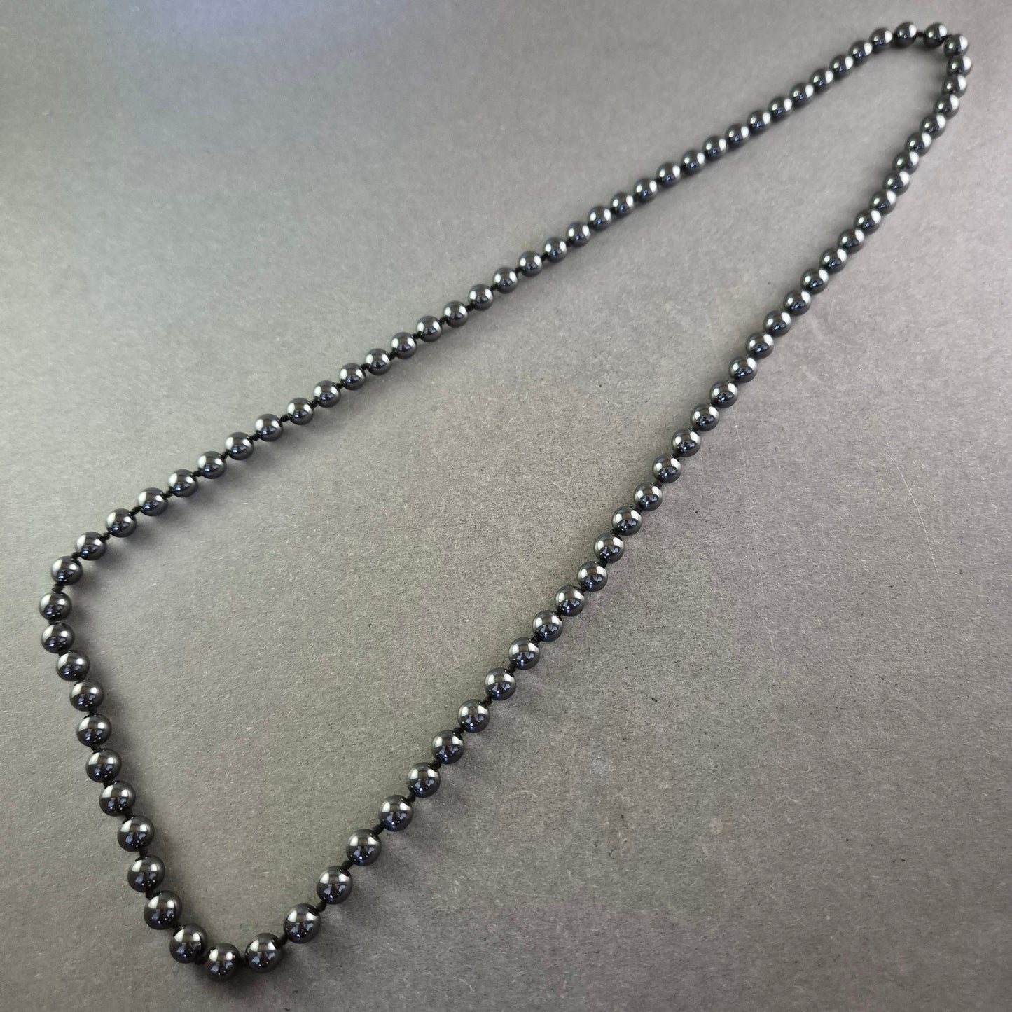 Klassische Hämatit Halskette – Schlichte Eleganz in dunklem Glanz