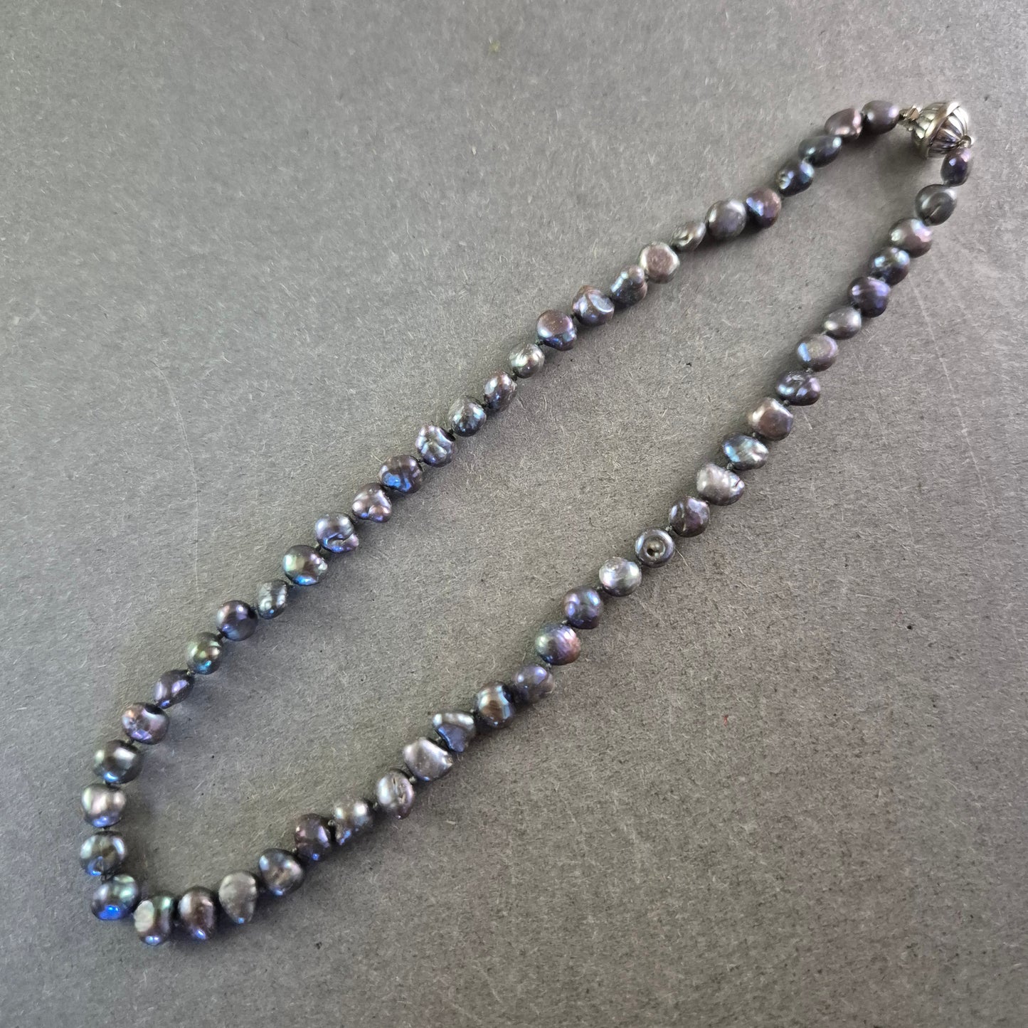 Echte Süßwasserperlen Halskette – Dunkel schimmernd mit 925er Silberverschluss