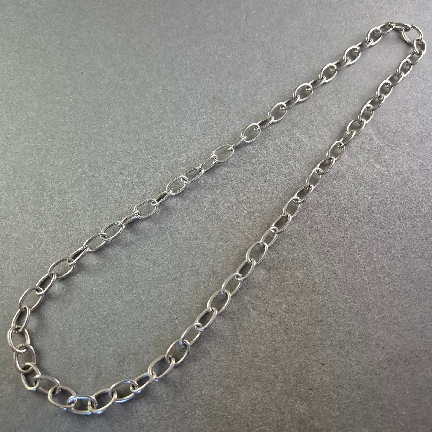 Schlichte Gliederkette in Silberoptik – Zeitlos und vielseitig kombinierbar