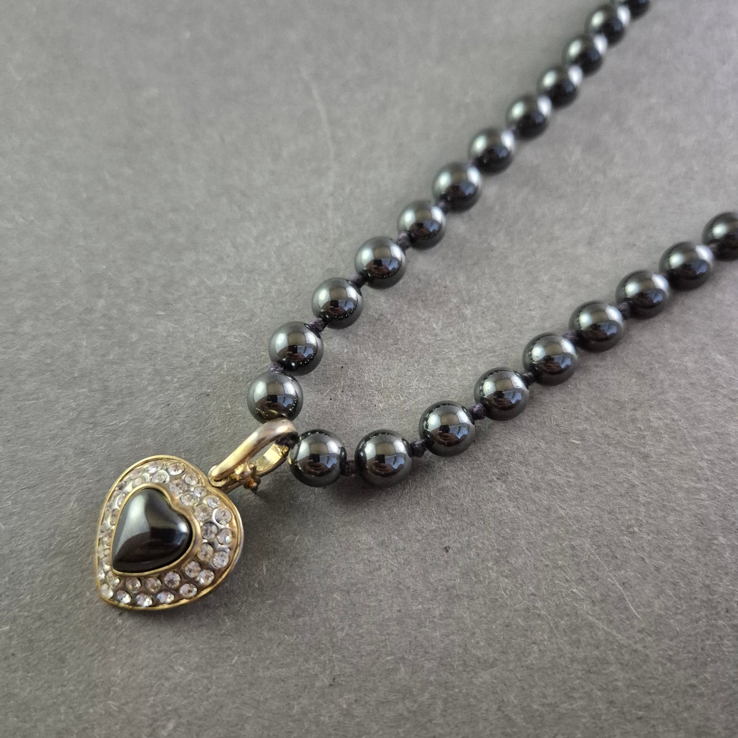 Elegante Hämatit Damen Kette mit Herzanhänger