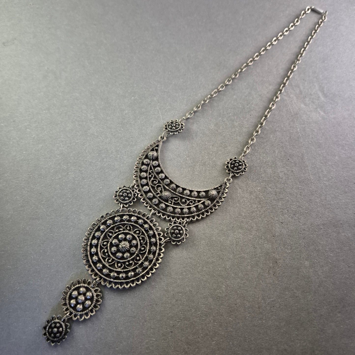 Statement Damen Kette – Orientalisches Design in Silberoptik