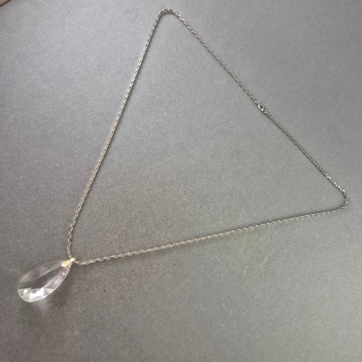 Damen Kette mit großem Kristallanhänger – Zeitlos und edel