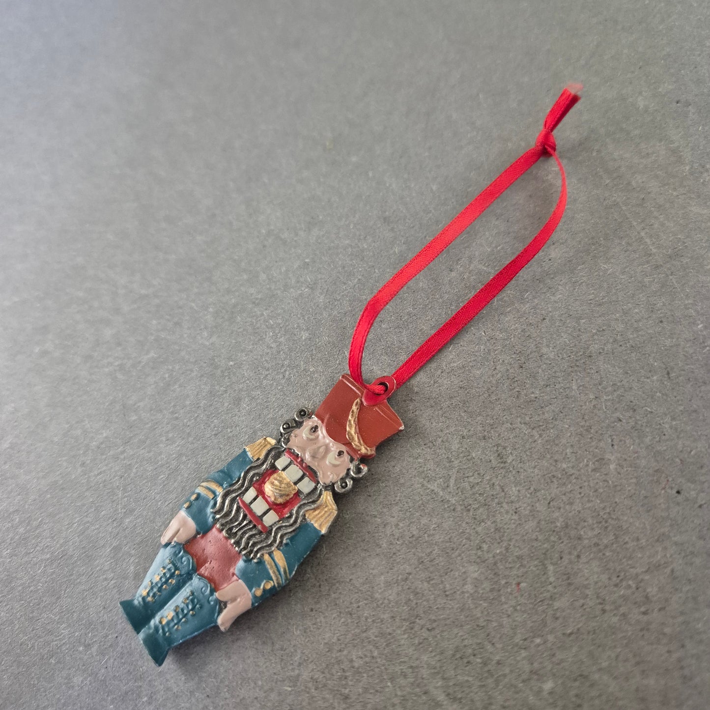 Weihnachtlicher Nussknacker Anhänger – Handbemalte Dekofigur