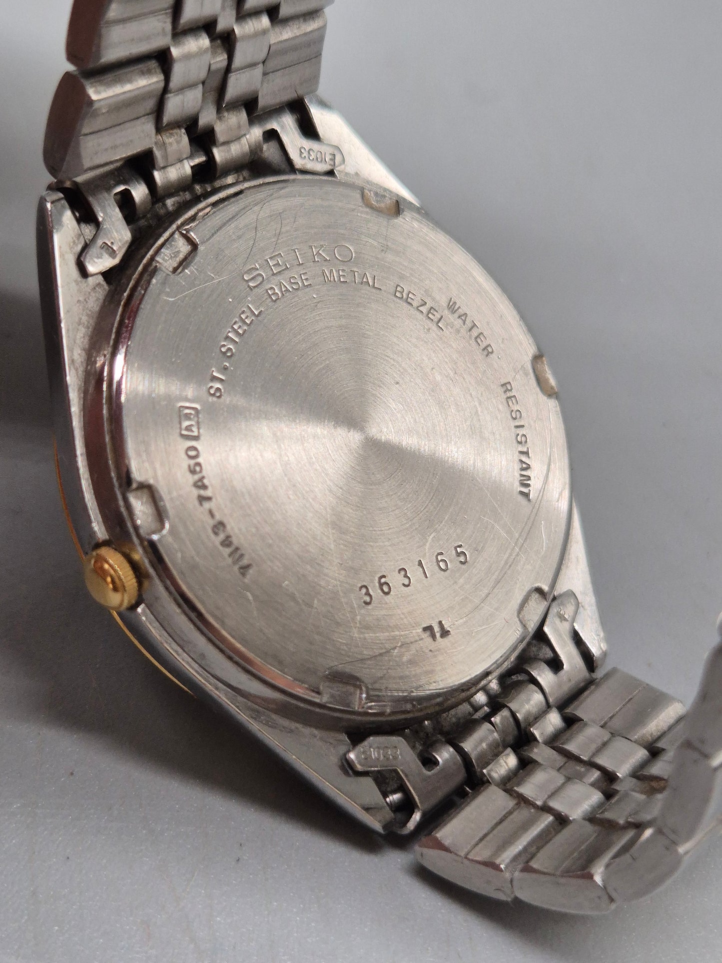 Klassische Seiko Herren Uhr – Zweifarbiger Look mit Datumsanzeige