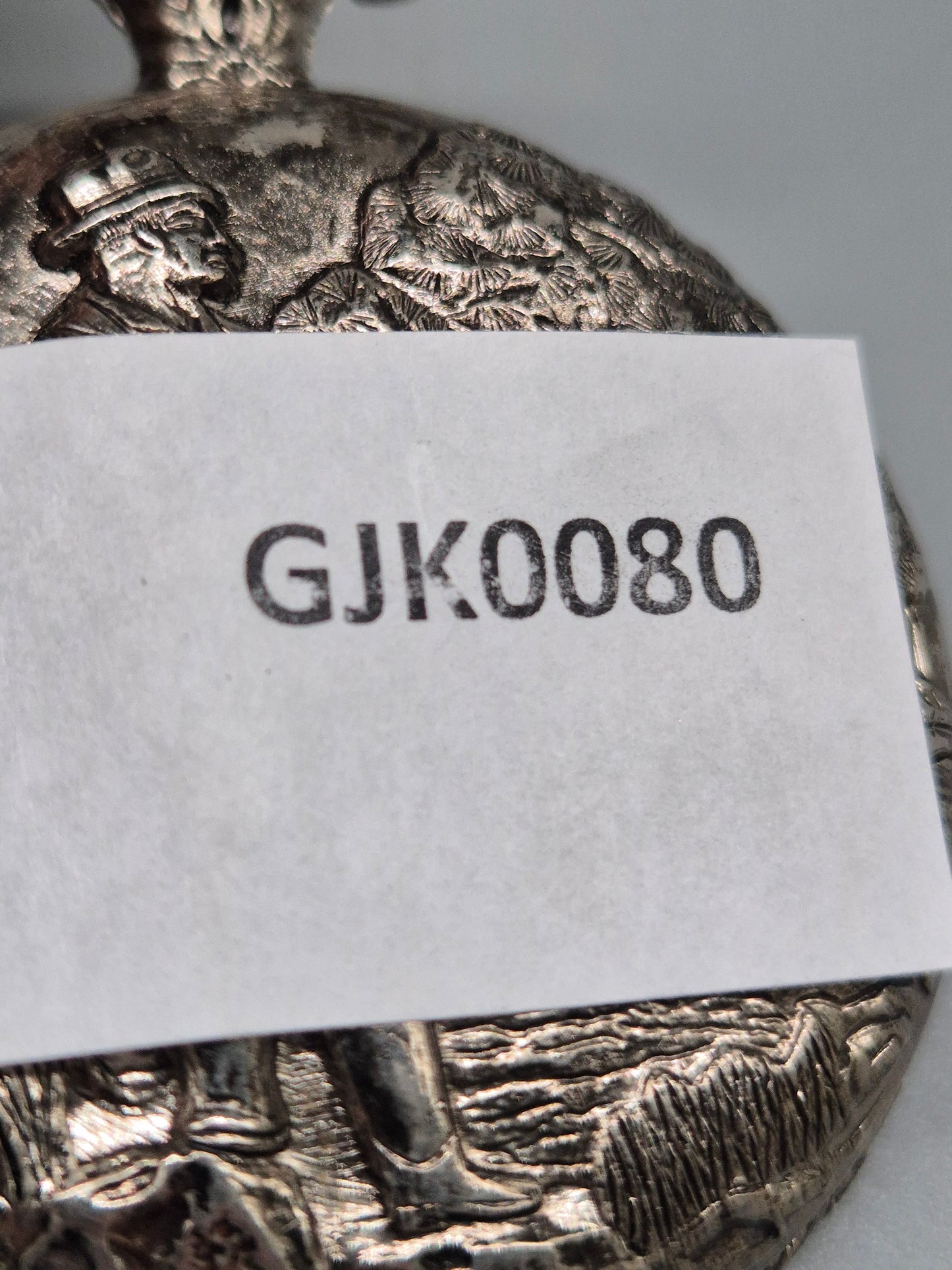 Versilberte Japona Taschenuhr – Motiv "Angler" mit Kette