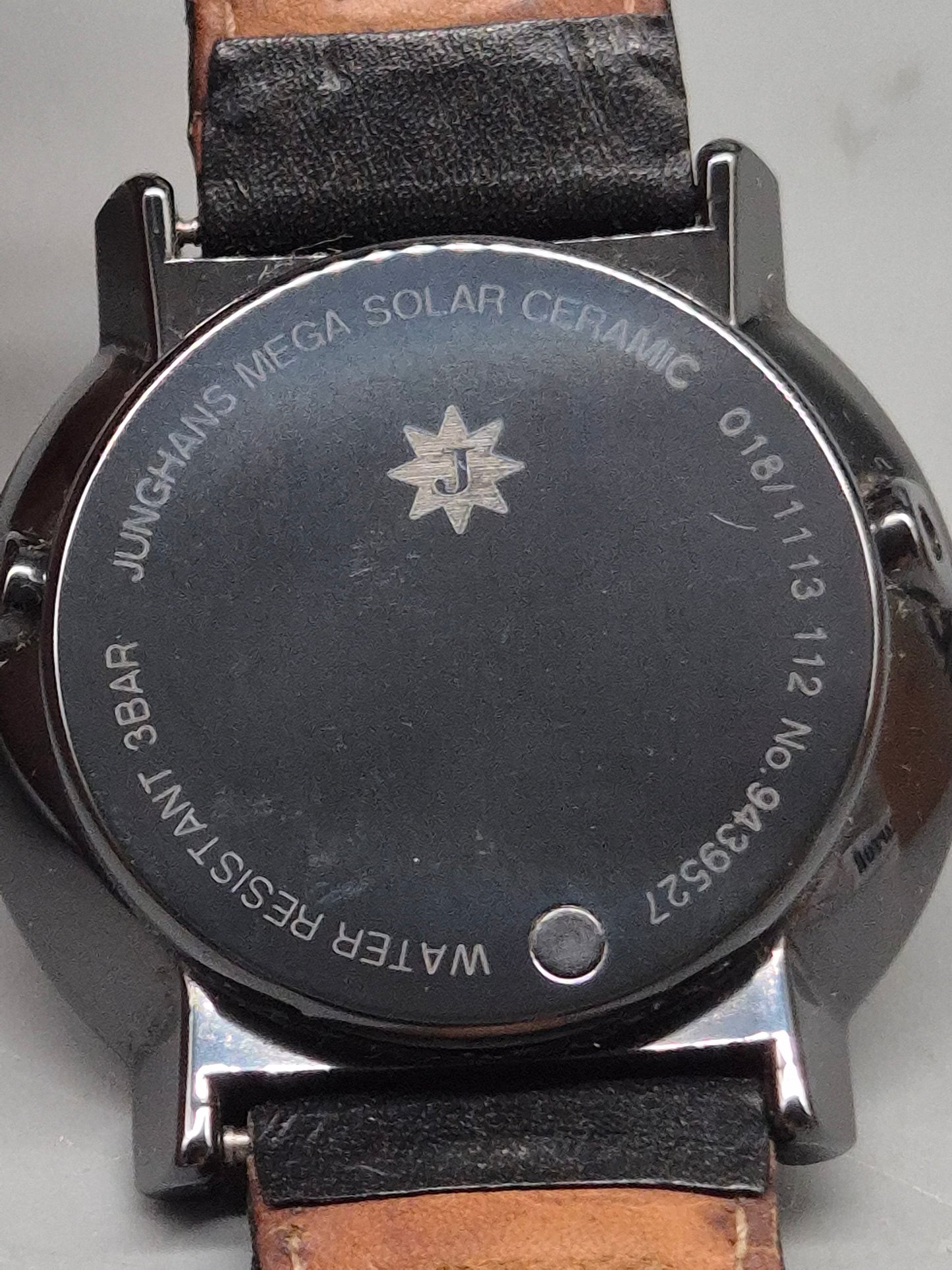 Armbanduhr Junghans Herren Funkuhr Schwarzes Keramik-Gehäuse Solar Funk