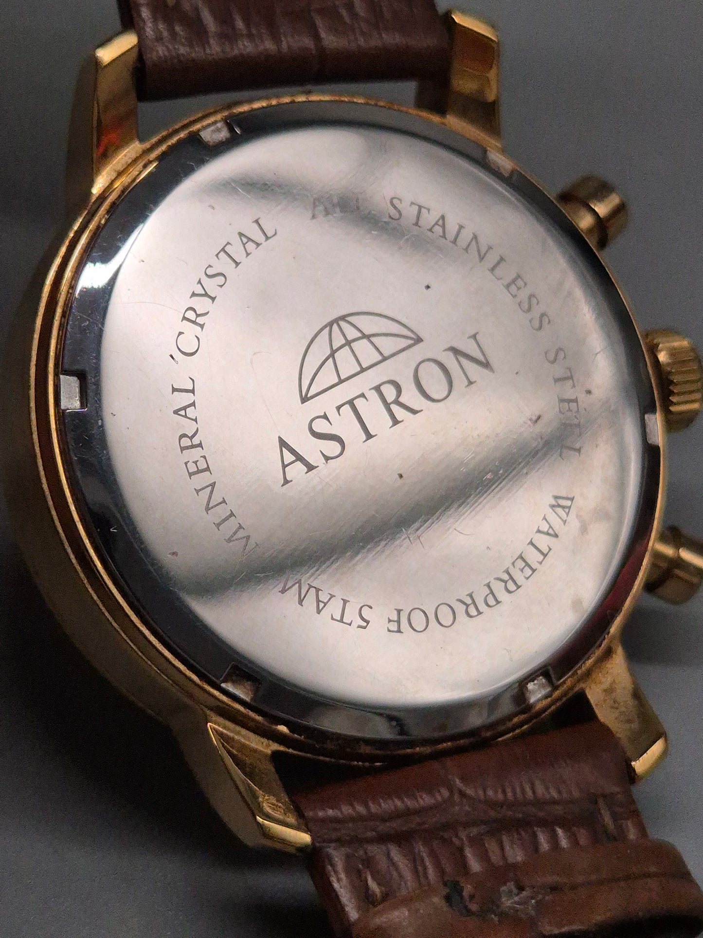 Astron Herren Uhr – Goldfarbene Quarzuhr mit Multifunktionsanzeige