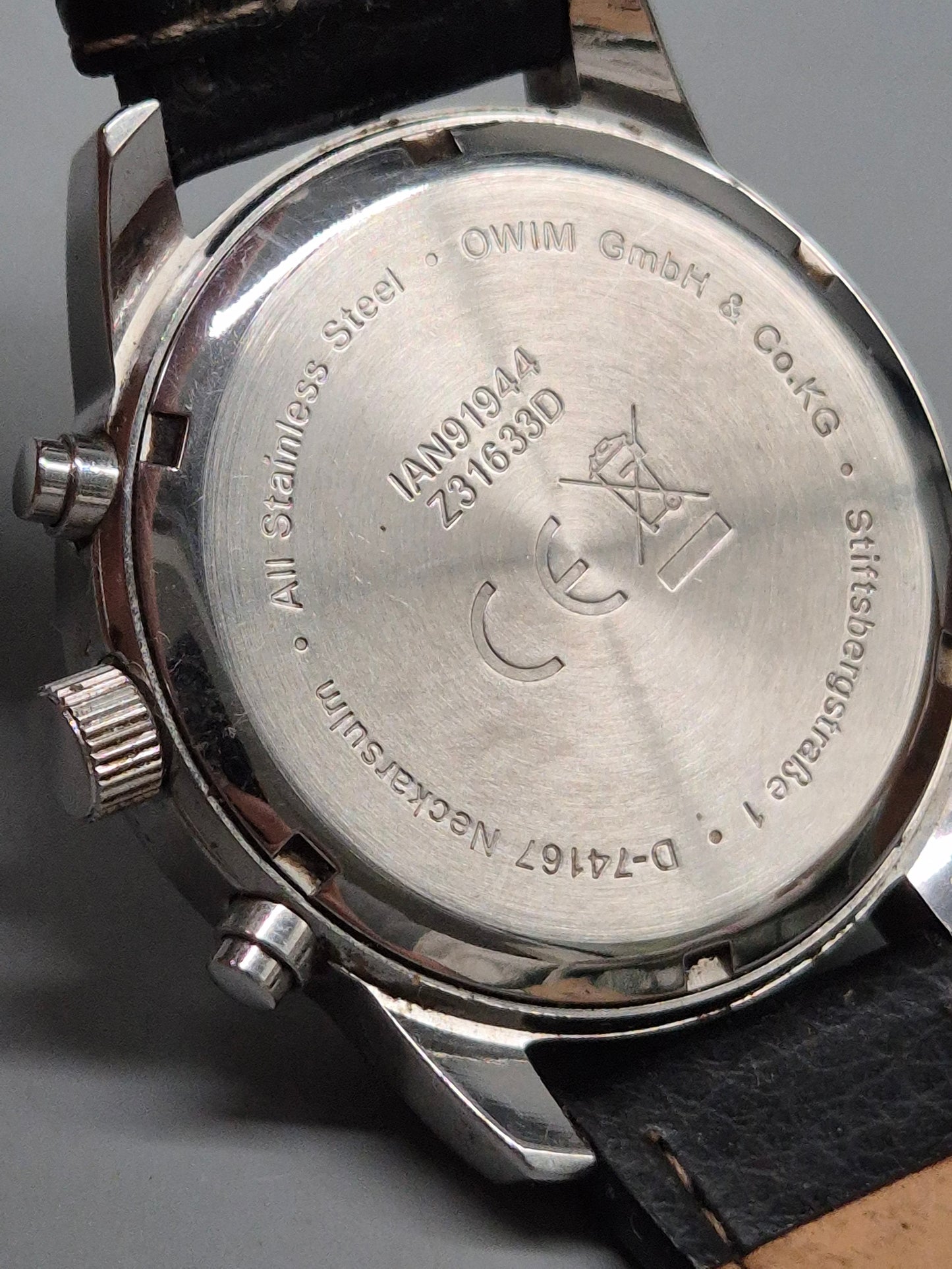 Silberne Herren Uhr – Klassischer Chrono-Look mit Datumsanzeige