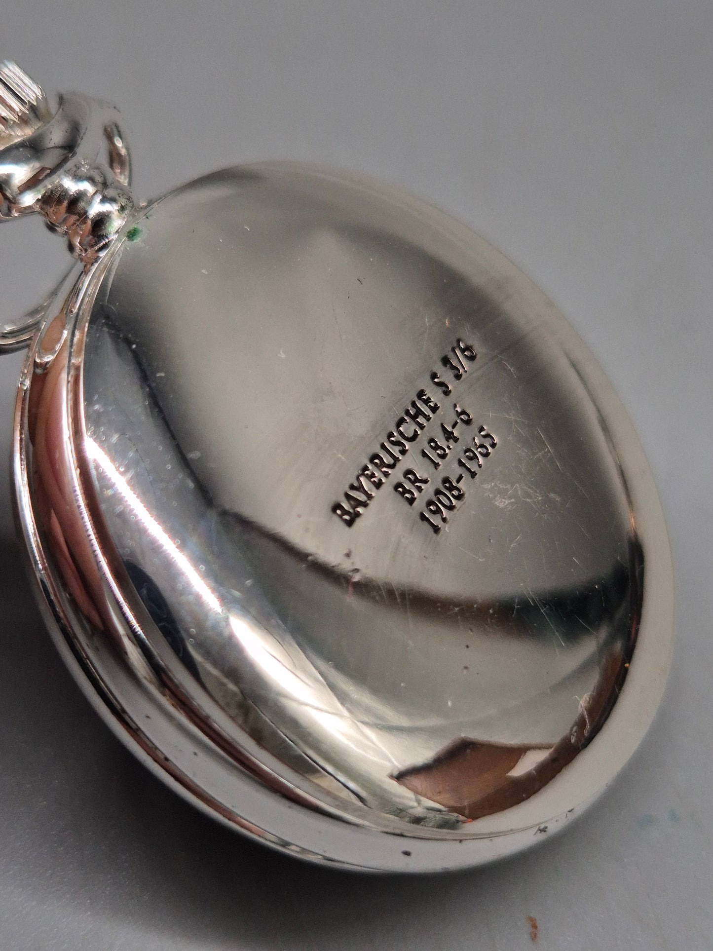 Silberne Skelett Taschenuhr – Offenes Werk & Dampflok-Motiv